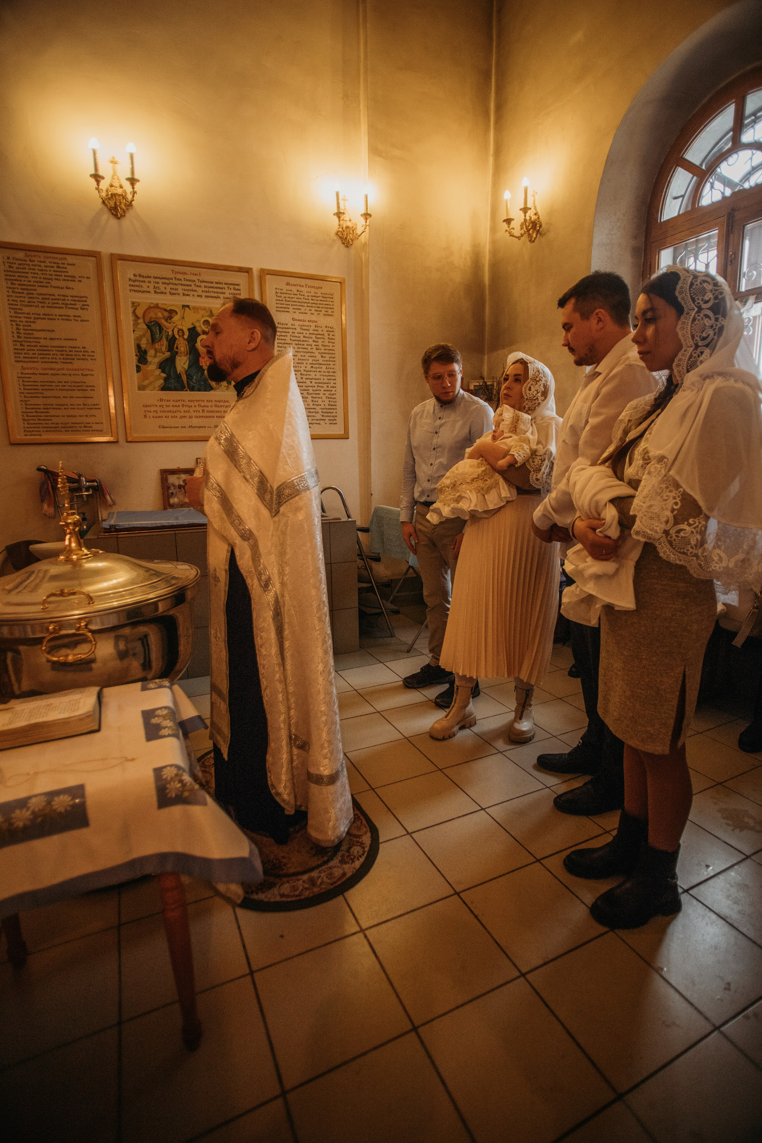 Крещение Аглаи. Венера Гайн. Репортажный фотограф  Тюмень. Обучение фотографии с 0
