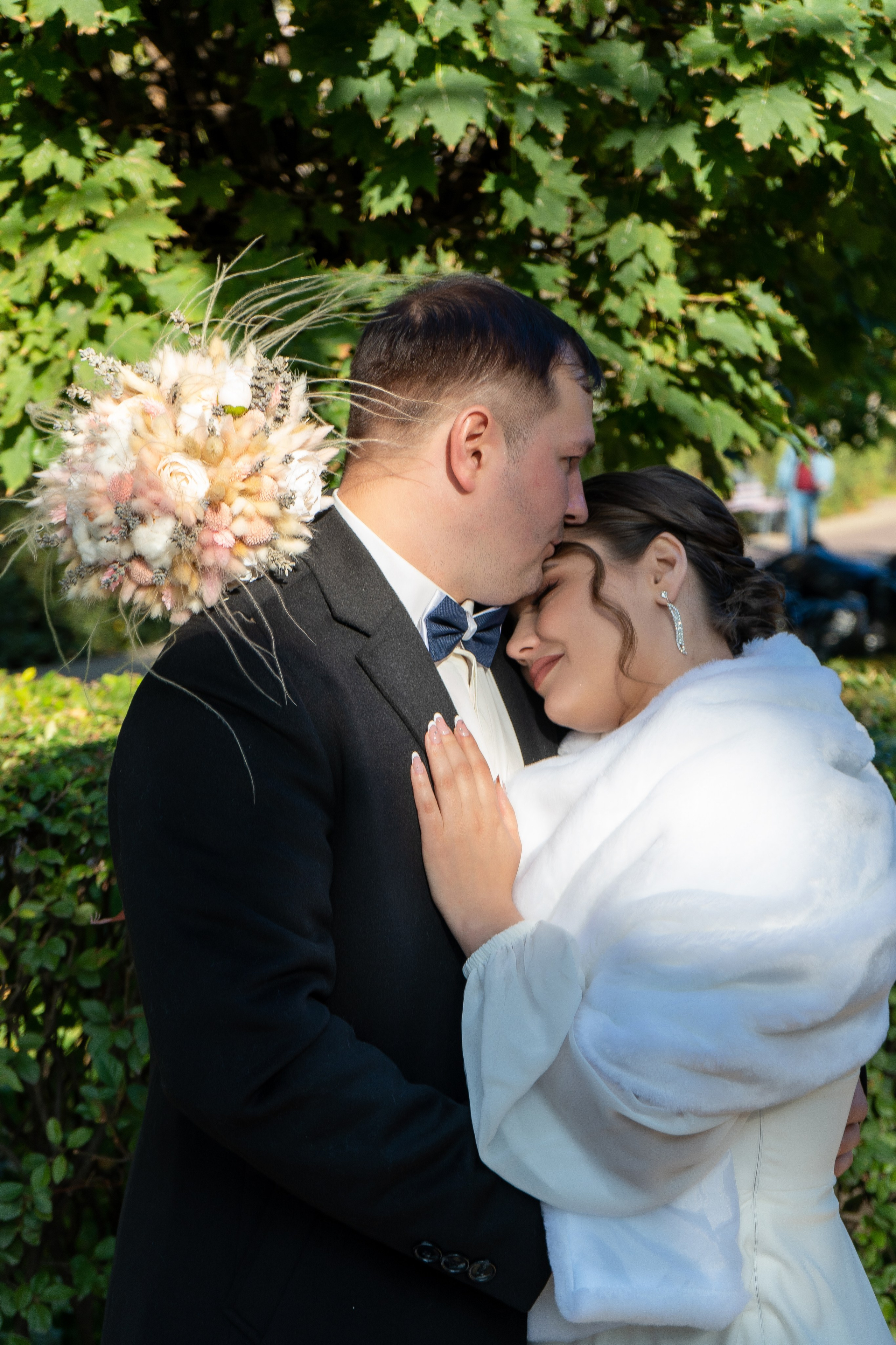 Жених с невестой фотосессия под лучами солнца в Воронеже