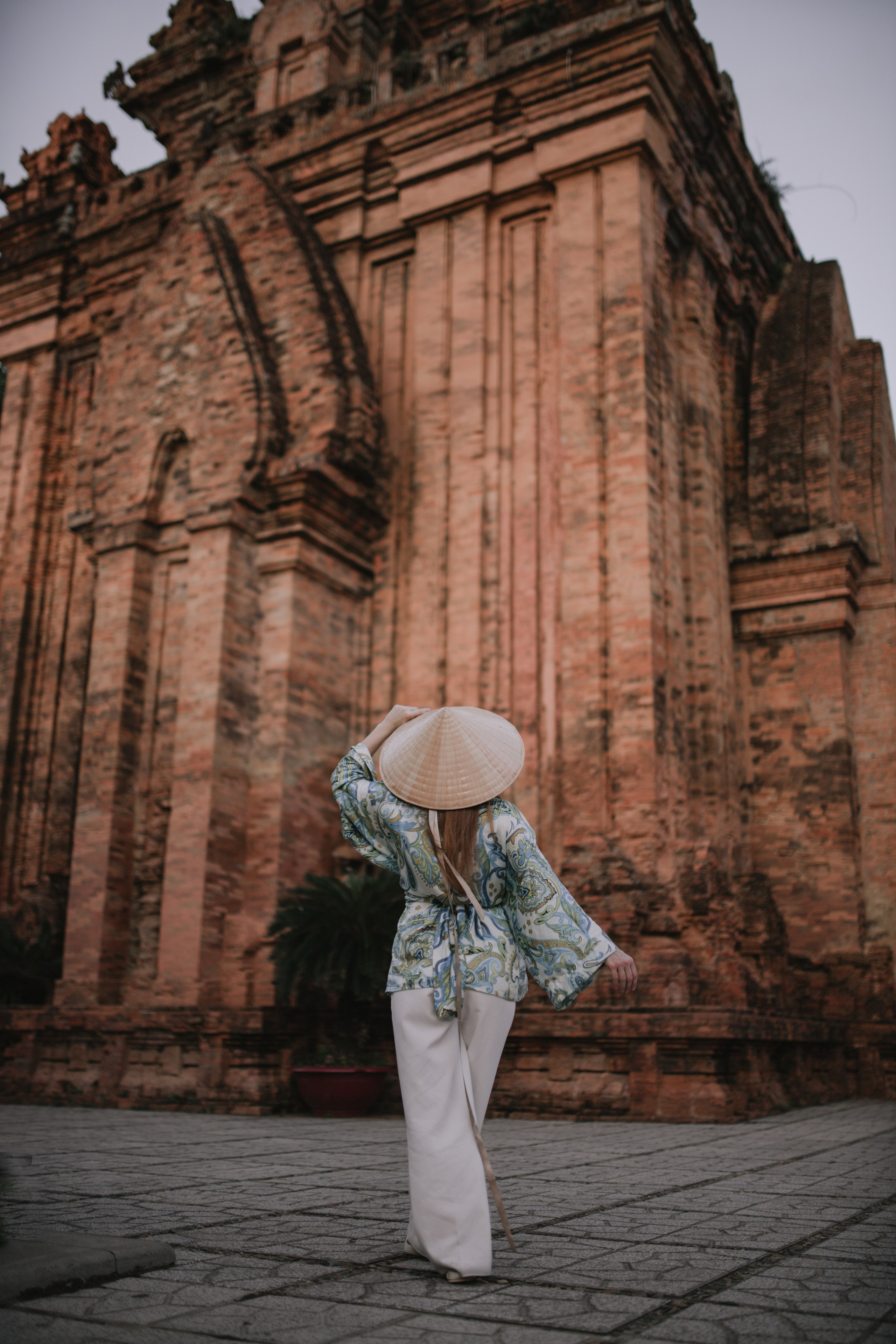 Елизавета на улицах Вьетнама. Главная