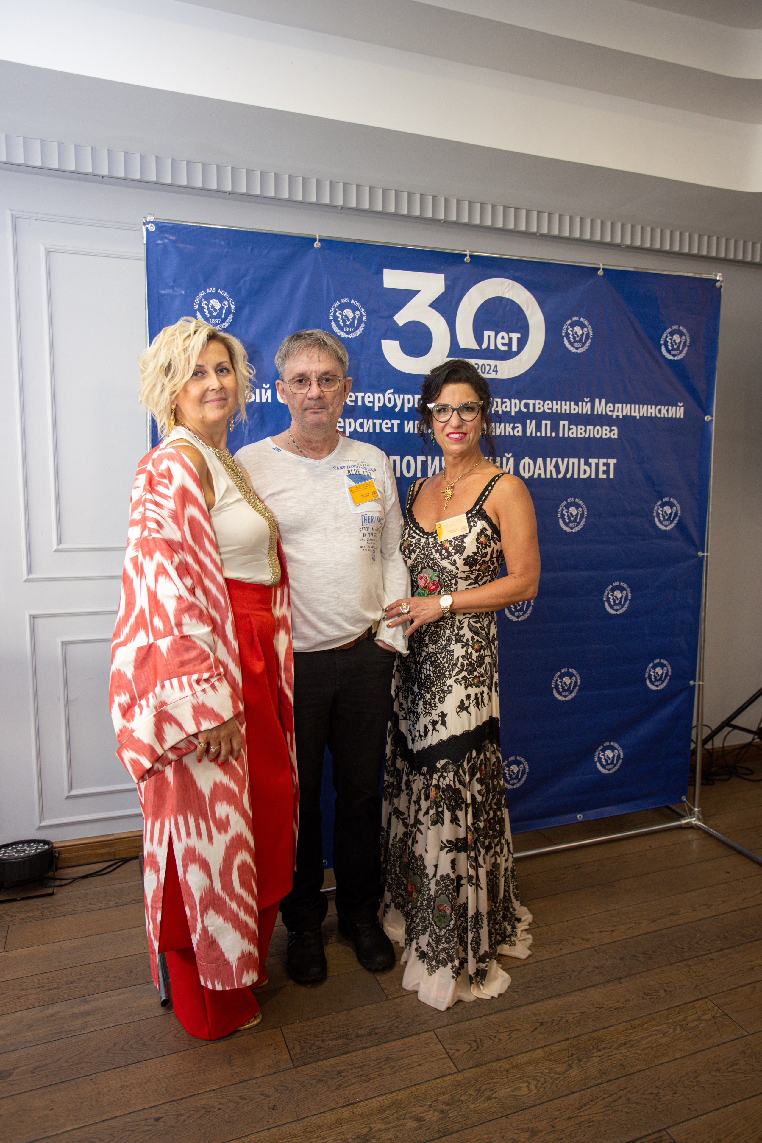 Встреча выпускников. Стоматологи СПб. Семейный фотограф в Вышнем Волочке — Ульяна Иванова | Фотосессии для всей семьи