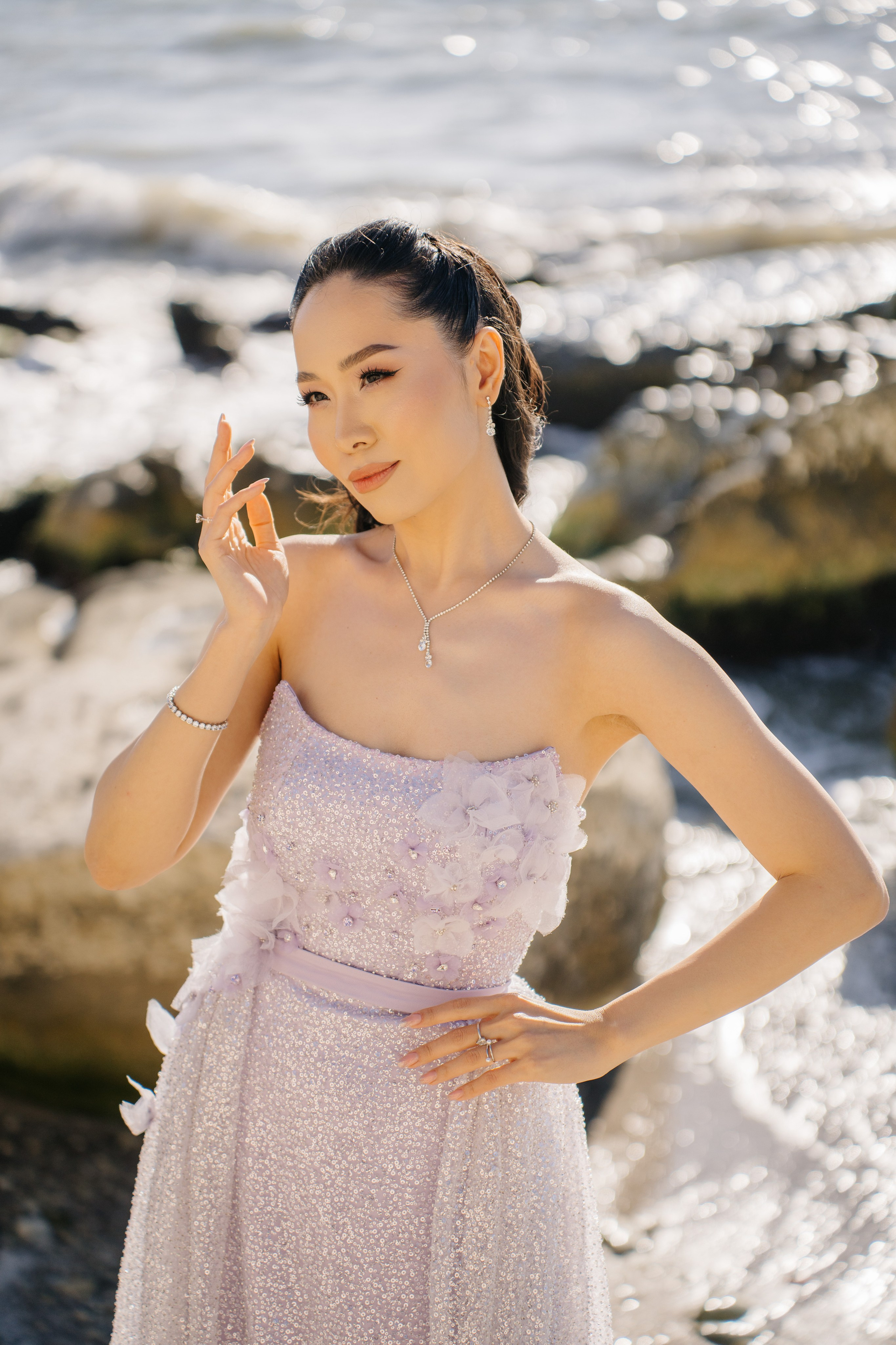 Ay-Dana Uzatu. ___________________________________________________