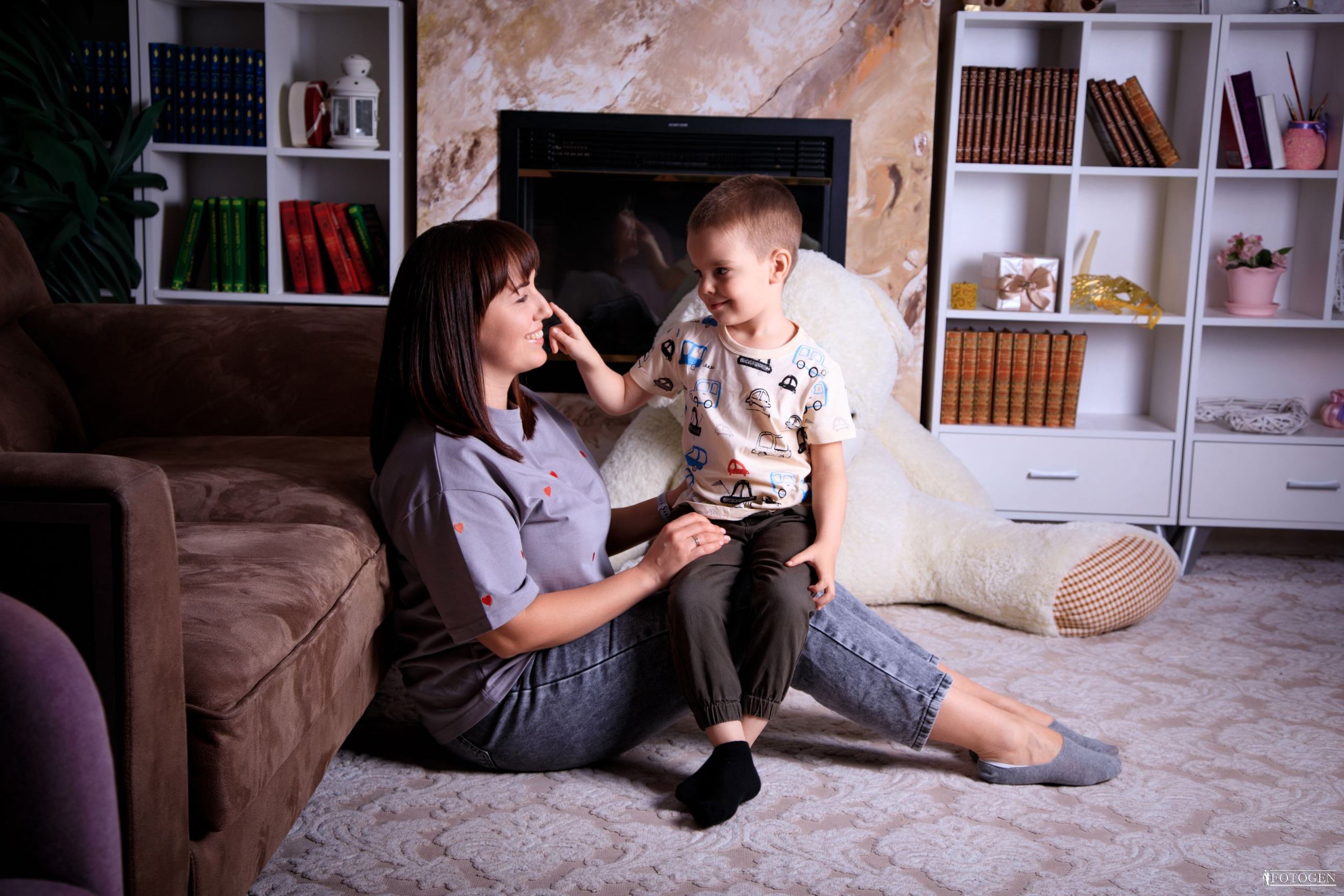 Семейная фотосессия: мама с детьми | Портфолио Fotogen. Интерьерная фотостудия FOTOGEN г. Краснодар