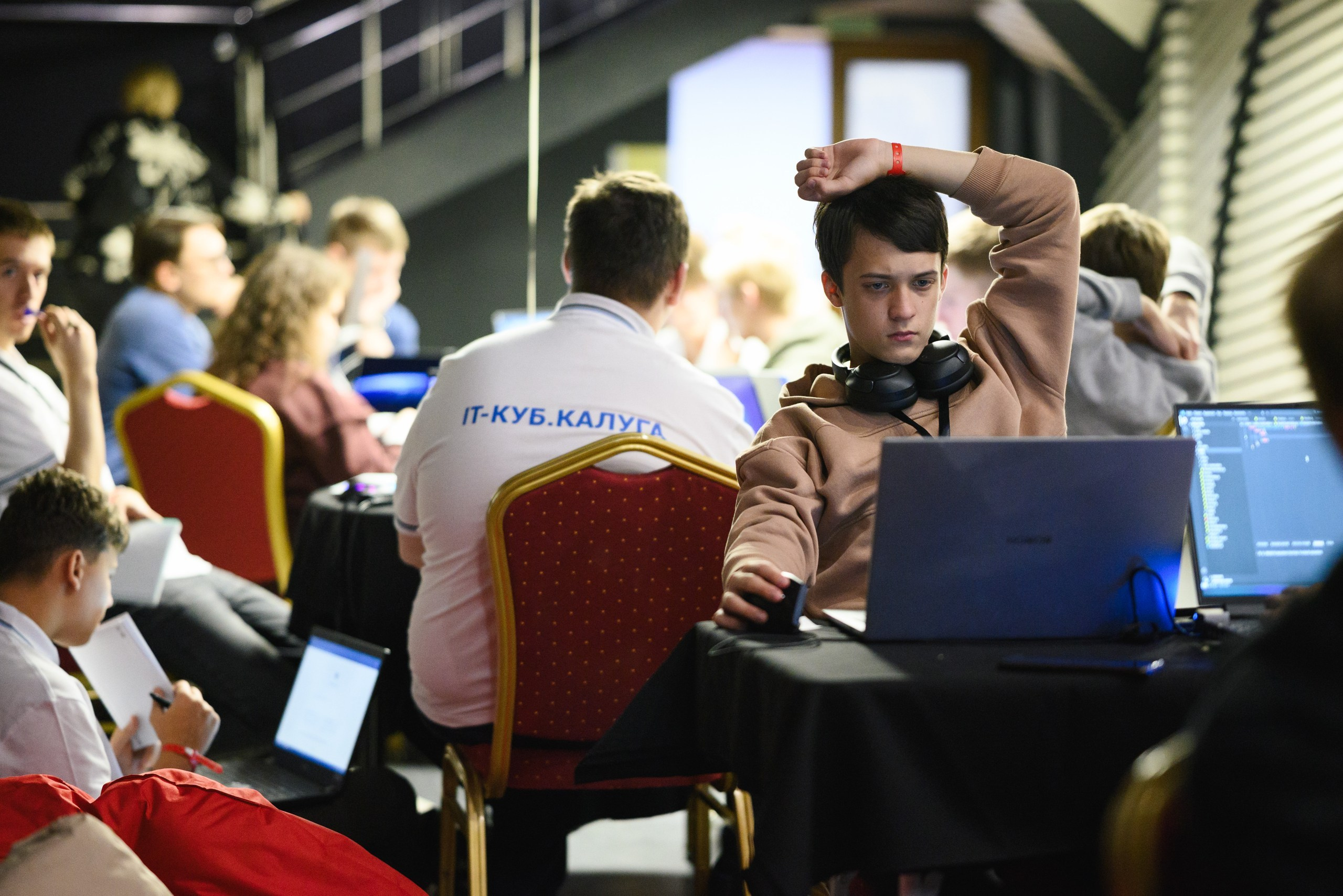 Всероссийский молодежный ИТ-форум Свой код Смоленск 2024. Свадебный фотограф в Смоленске — Дмитрий Гагарин