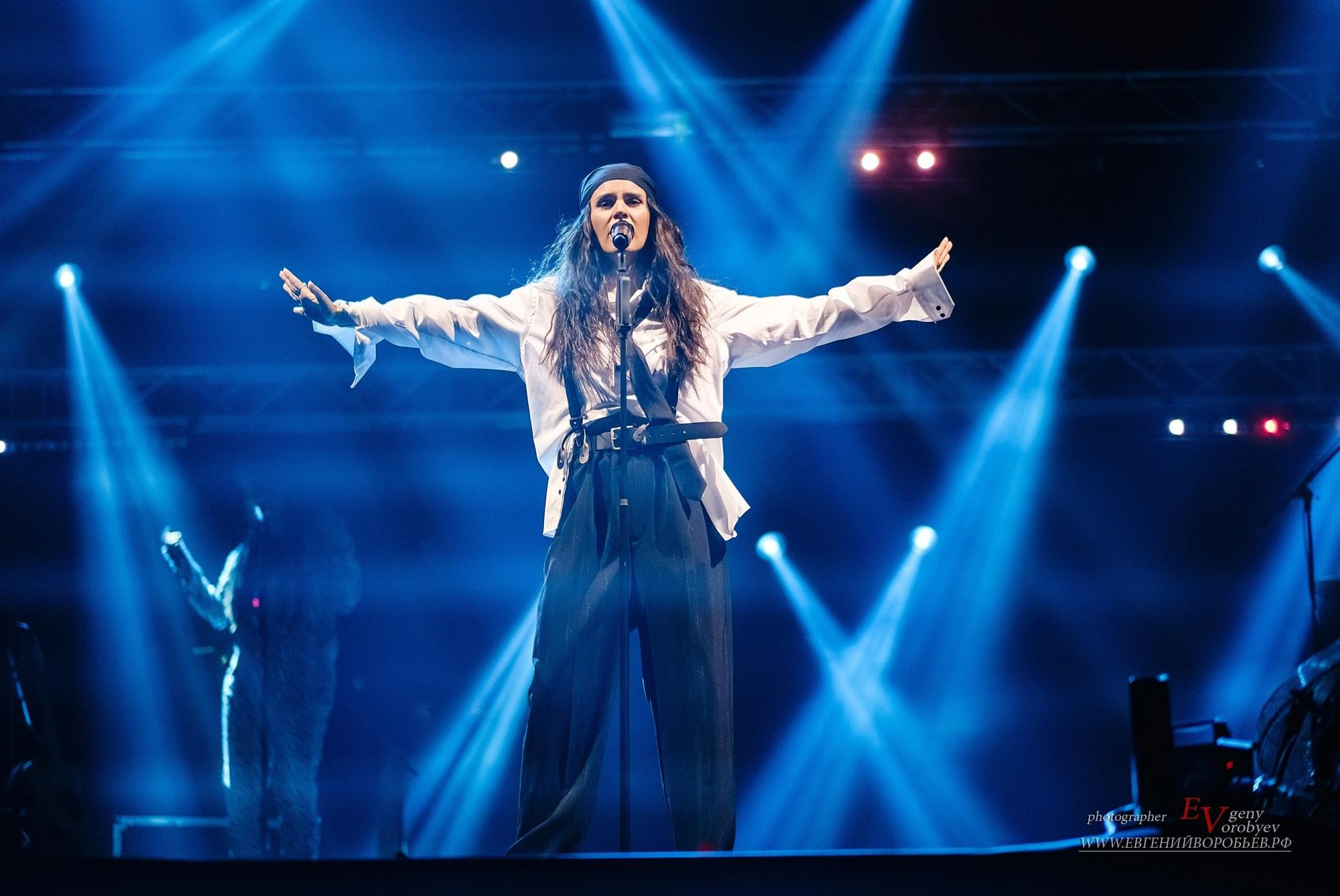 Концерт певицы зиверт в Красноярске фото репортаж артистка шоу фоторепортаж репортажный фотограф фотосъёмка заказать цена стоимость пример