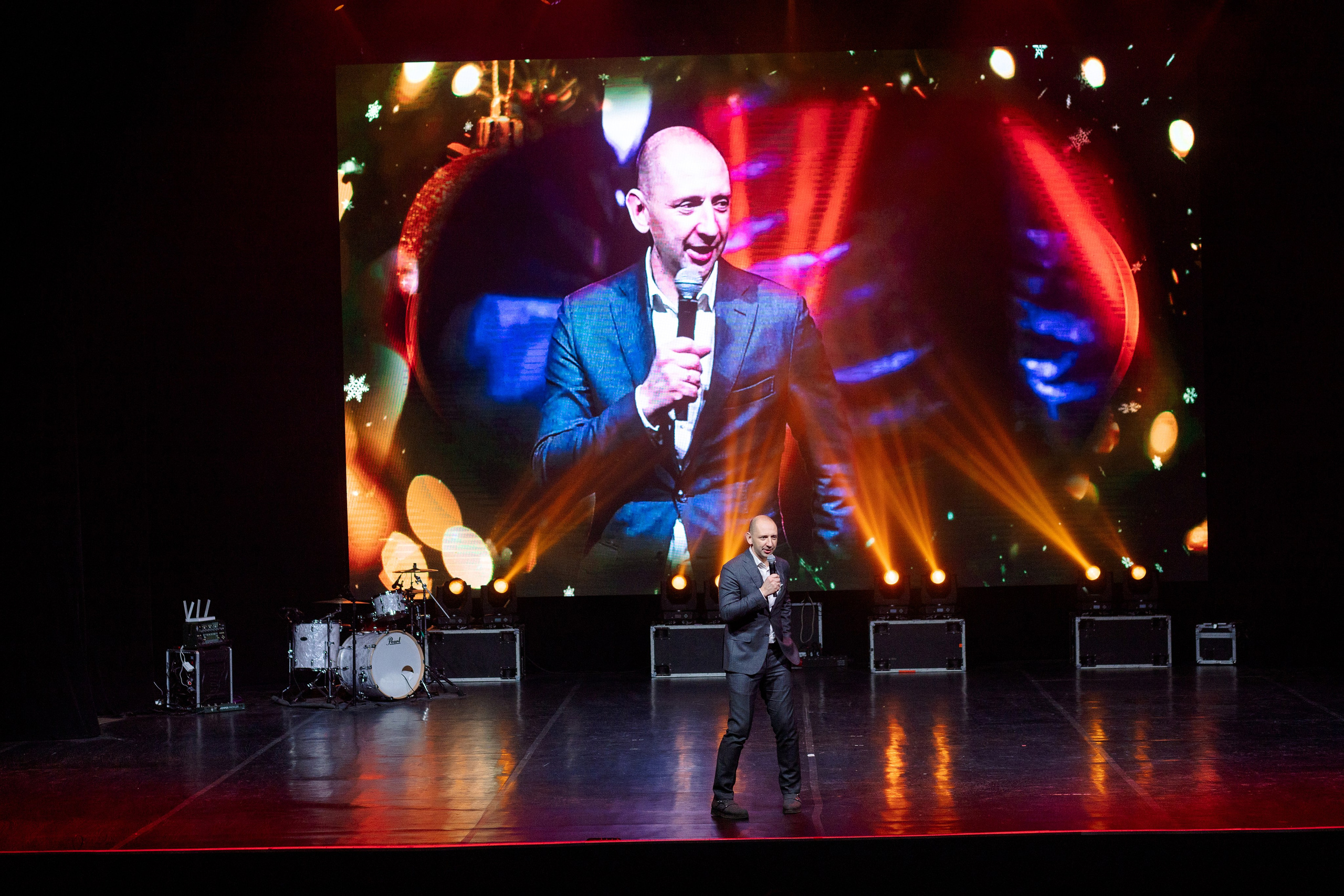 РЕПОРТАЖ: НОВЫЙ ГОД В ДК МЕТАЛЛУРГ. Профессиональный фотограф в Ижевске Леша Петров