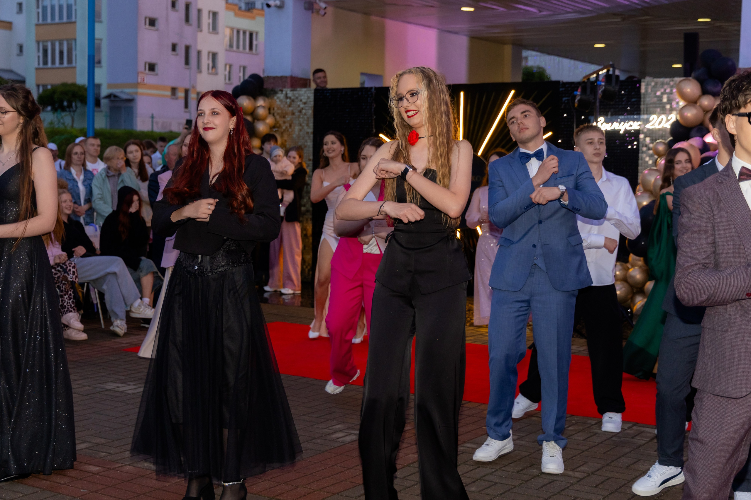 Школьный выпускной 2025 год в Минске, Беларуси. Свадебный фотограф в Минске/Беларуси Сергей Спиридонов