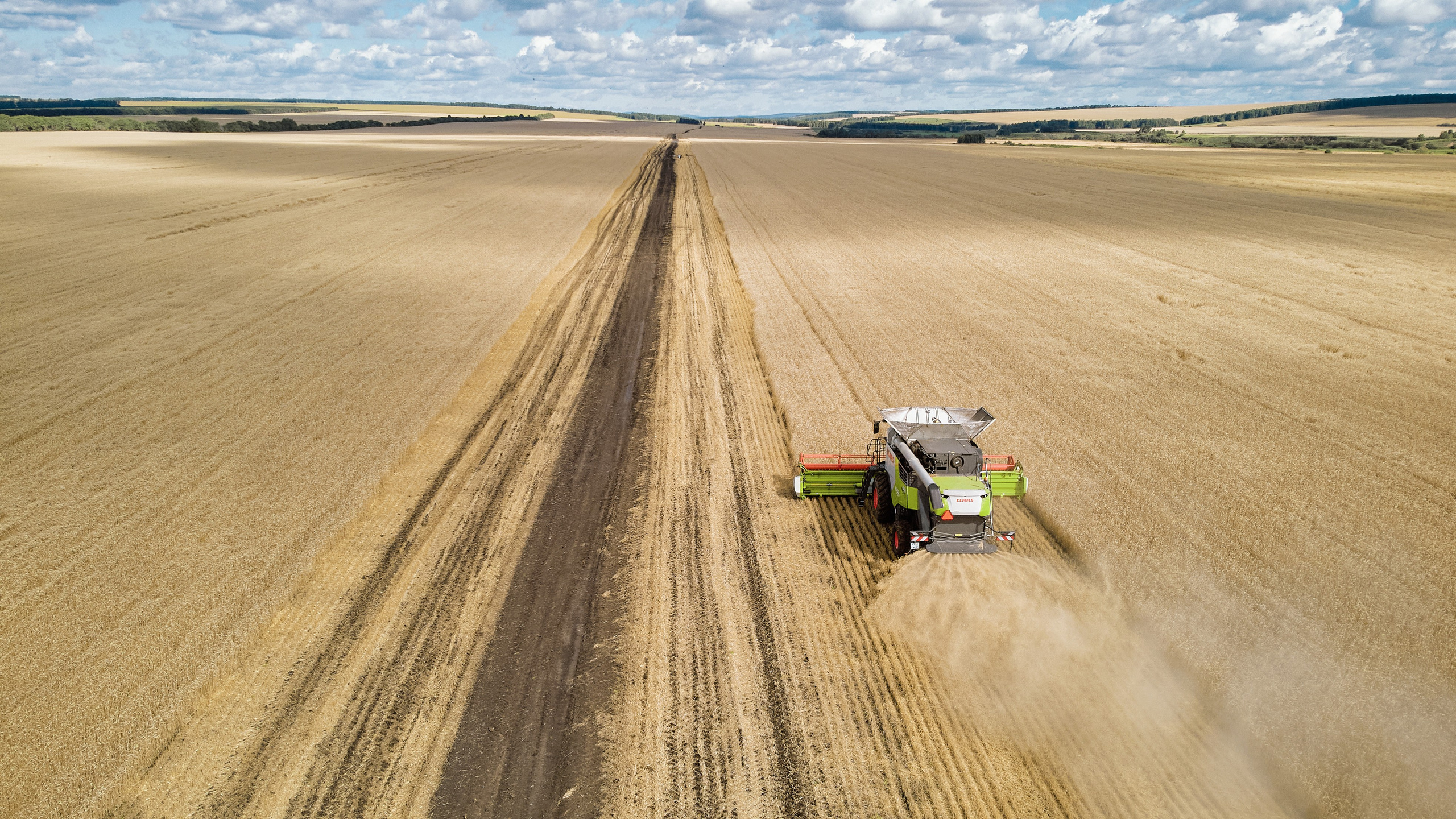 Сельхозтехники Галактика — представление в работе близ г. Абакан. Фотограф Яковлев Роман — Красноярск