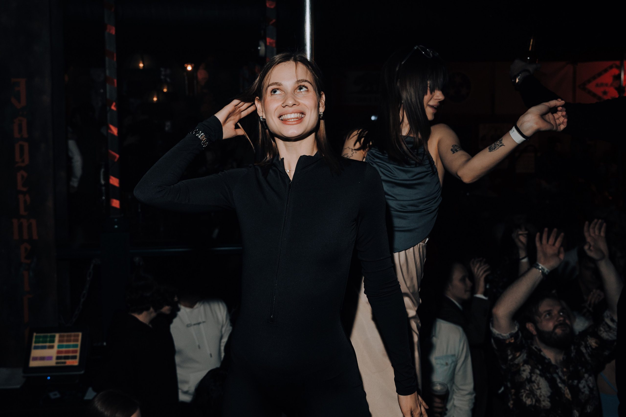 20 ЛЕТ МЕГАПОЛИС ЧЕЛЯБИНСК ХЕДЛАЙНЕР ЕЛКА. Репортажный фотограф Зуев Роман г. Челябинск