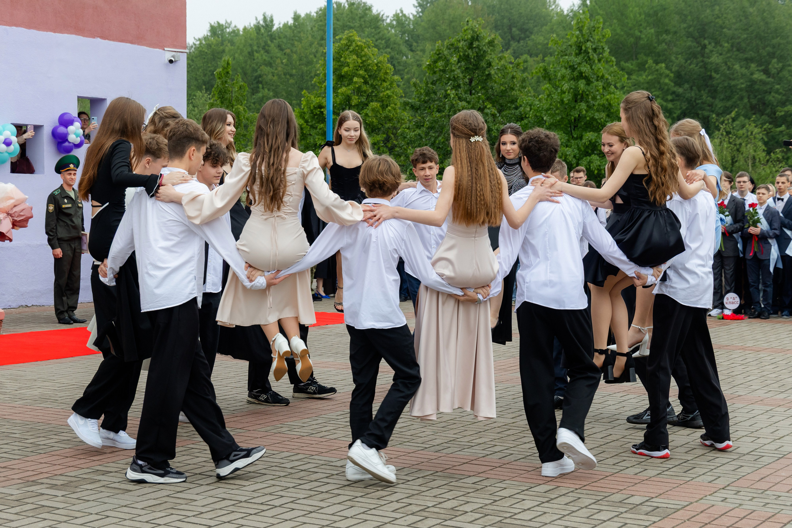 Последний звонок 2025 в Минске. Свадебный фотограф в Минске/Беларуси Сергей Спиридонов