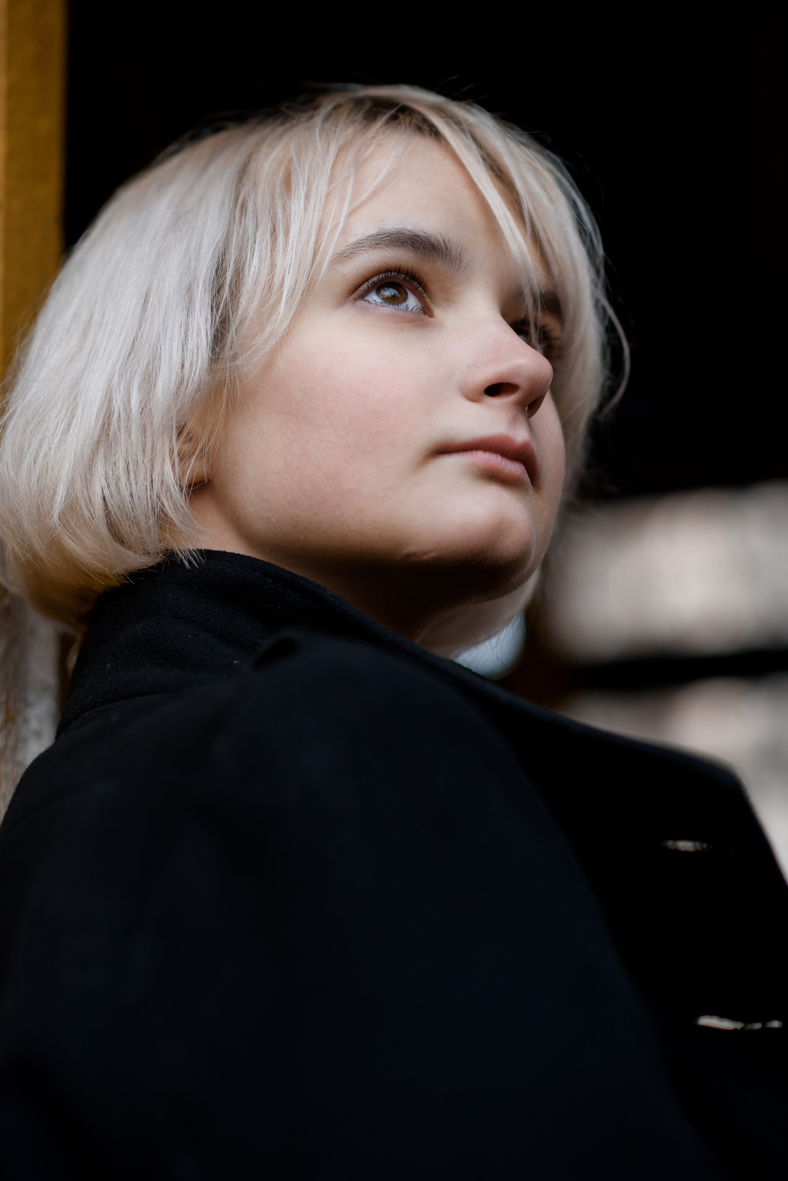 Фотосессия девочки подростка в осеннем саду. Главная