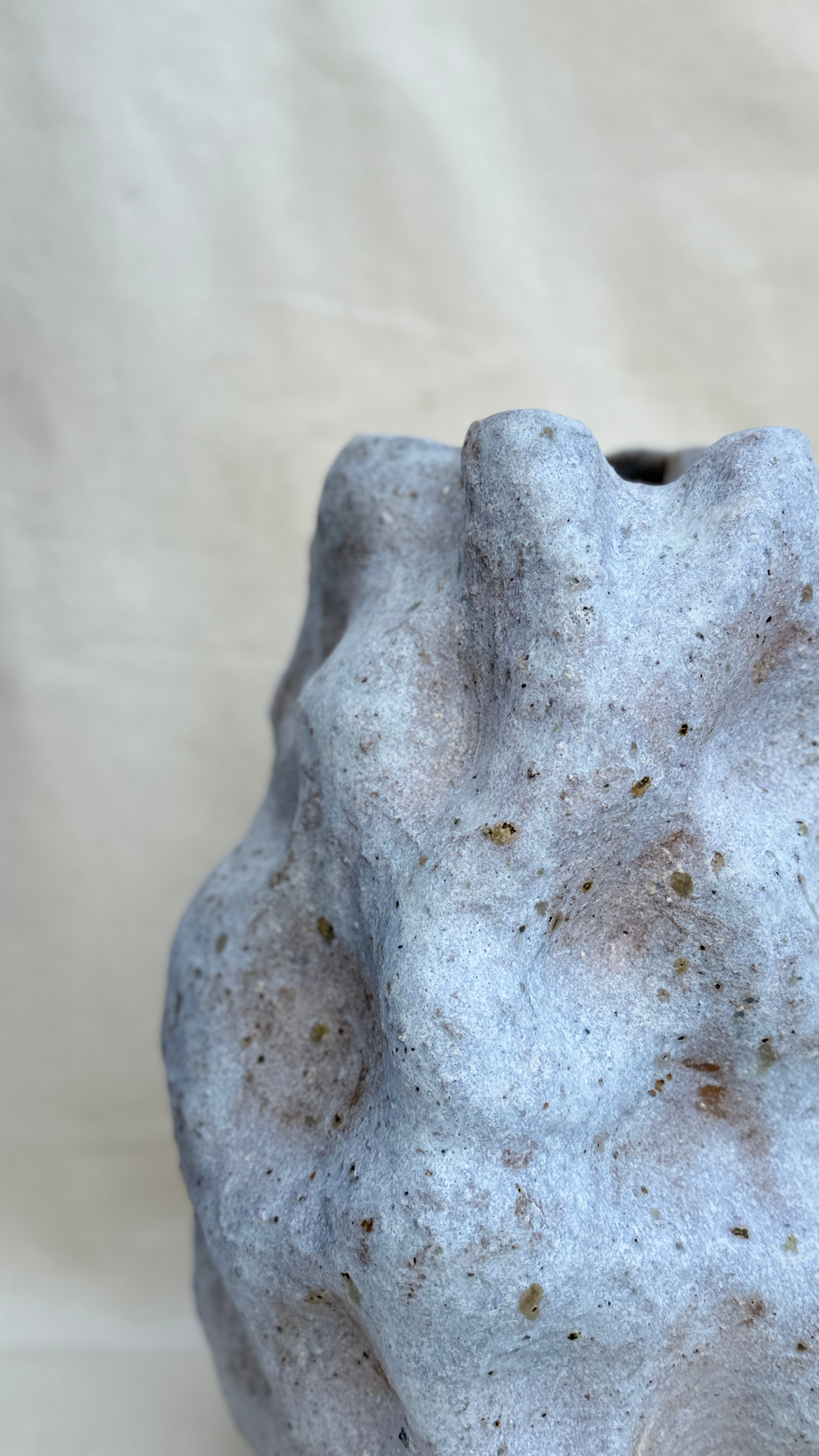 Ваза «Большой серый камень». Арт-керамика Катерины Жизневской