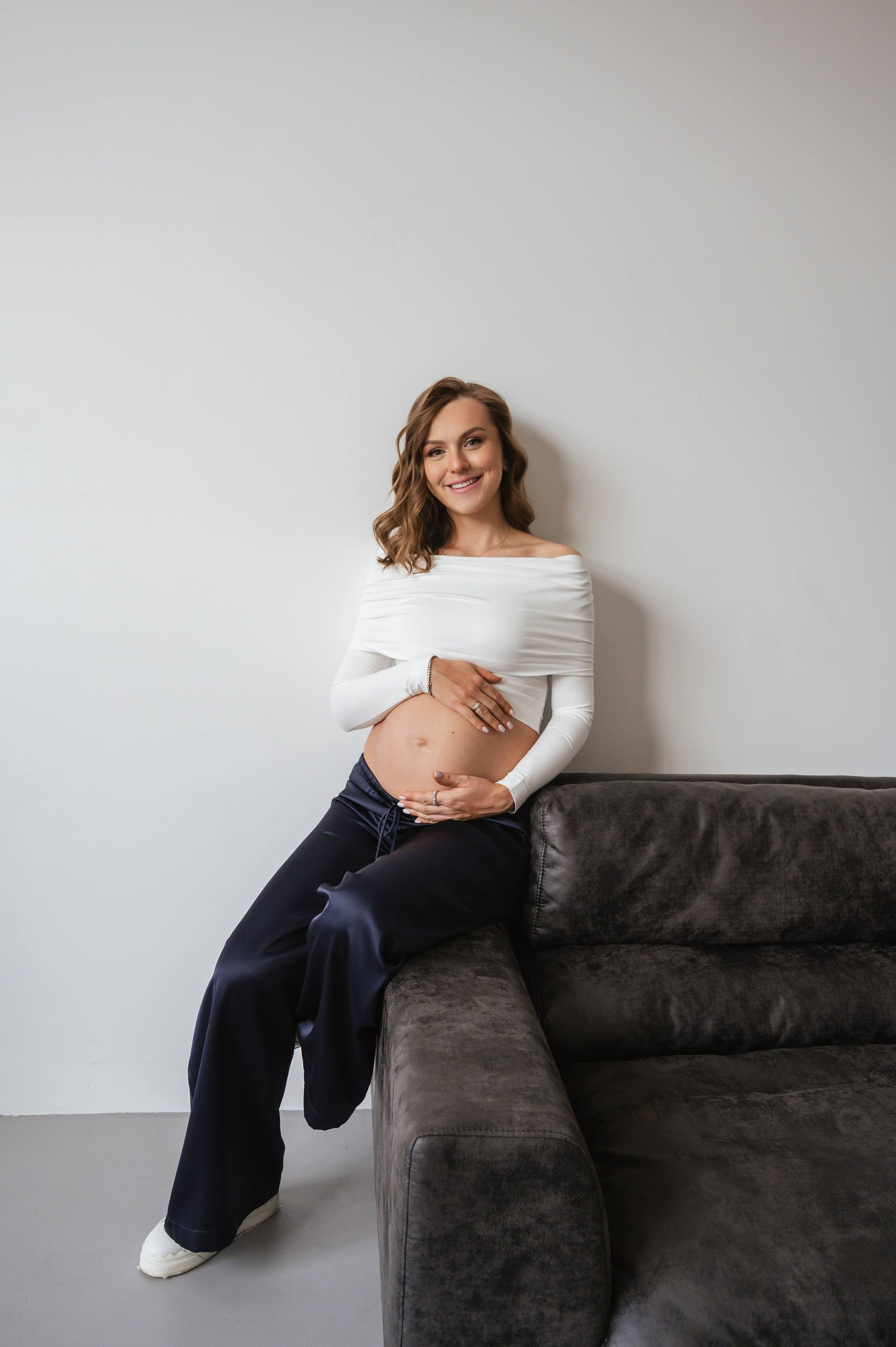 Виктория. Профессиональный фотограф беременности в СПБ. Стильные фотосессии беременности в стиле минимализм и классическая фотография