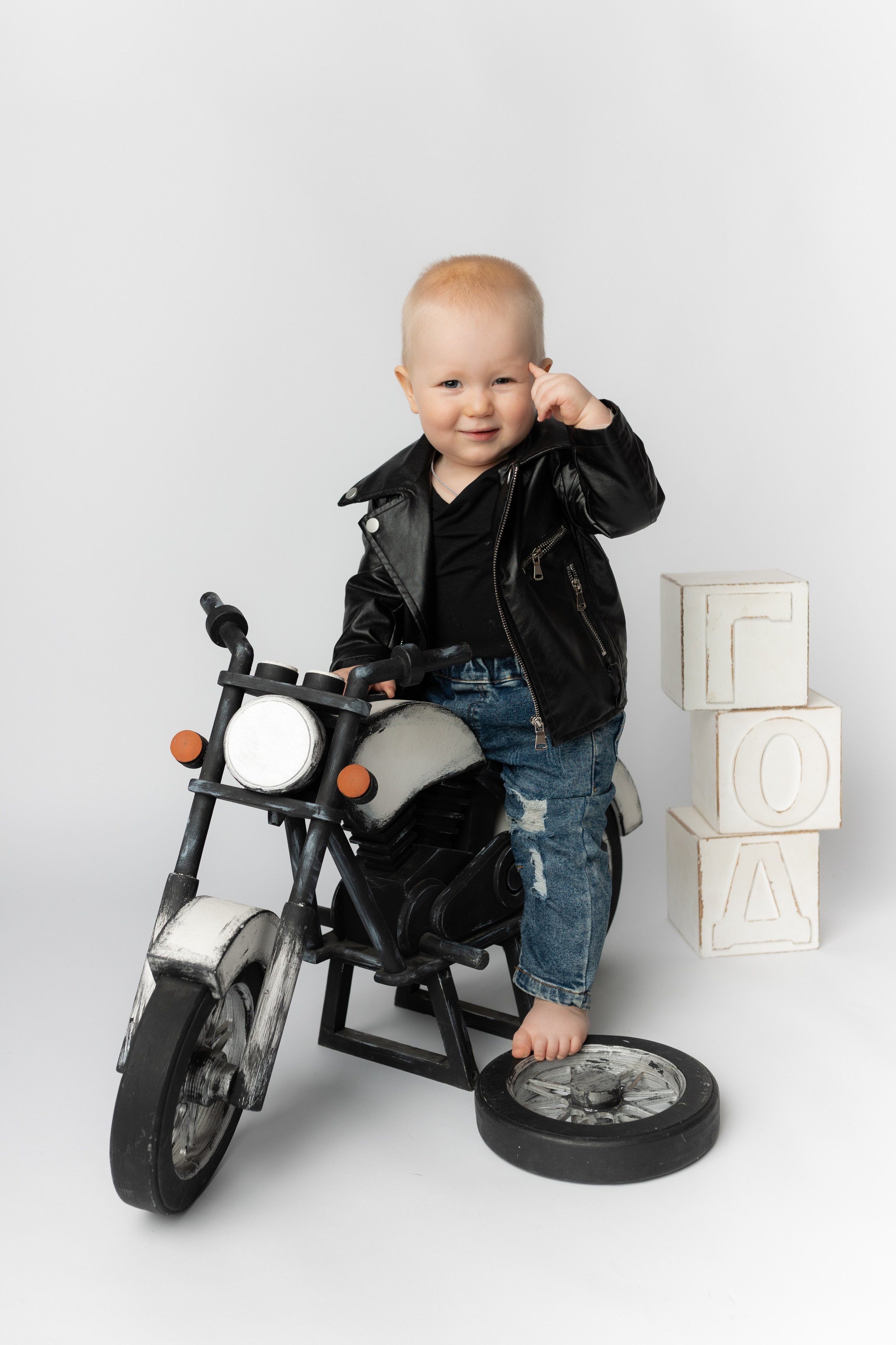 От 9 месяцев  - Фотограф новорожденных: магия детства в каждом снимке. Фотограф новорожденных: волшебные моменты первых дней жизни