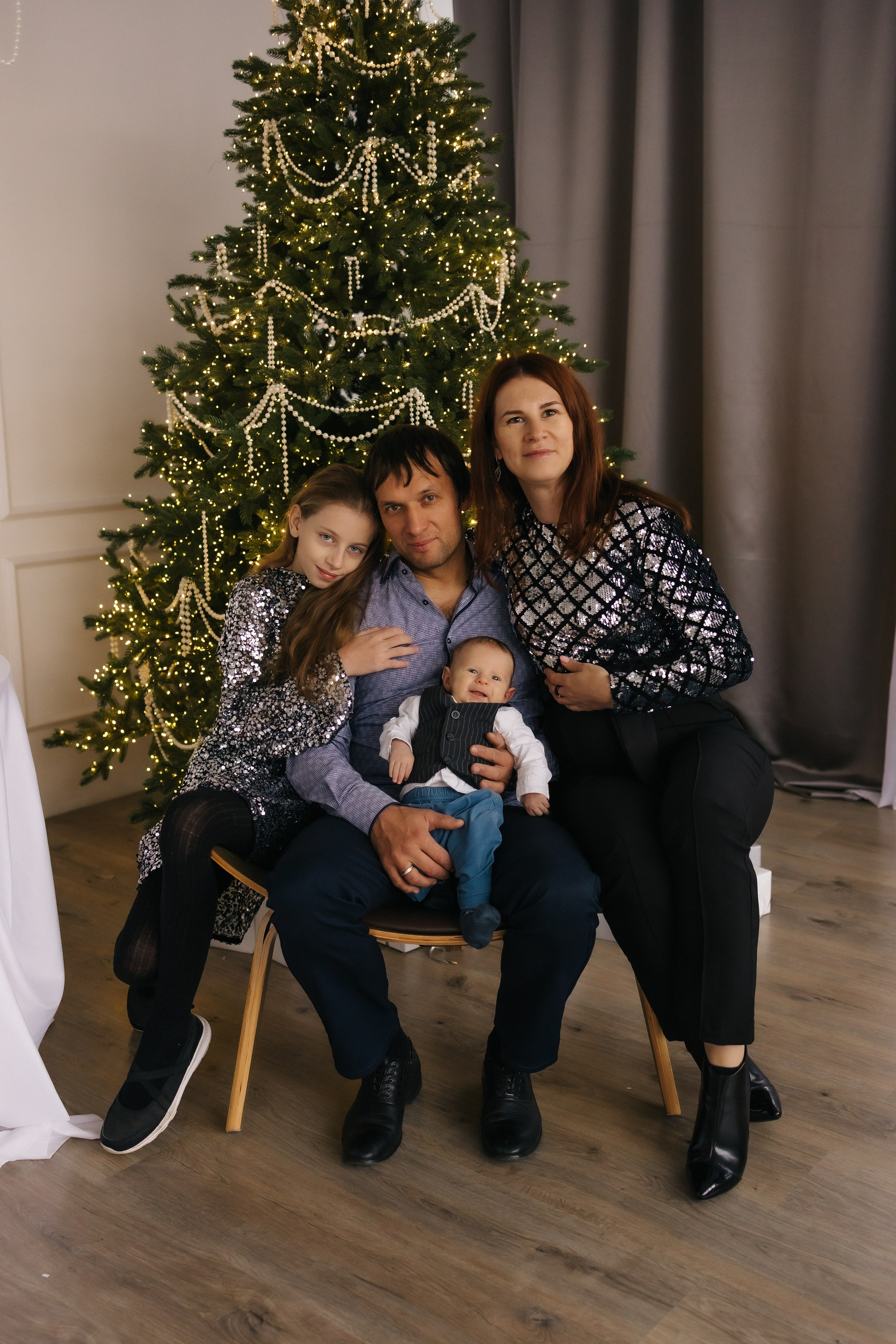 Новогодняя в iso. СЕМЕЙНЫЙ ФОТОГРАФ В САРАТОВЕ