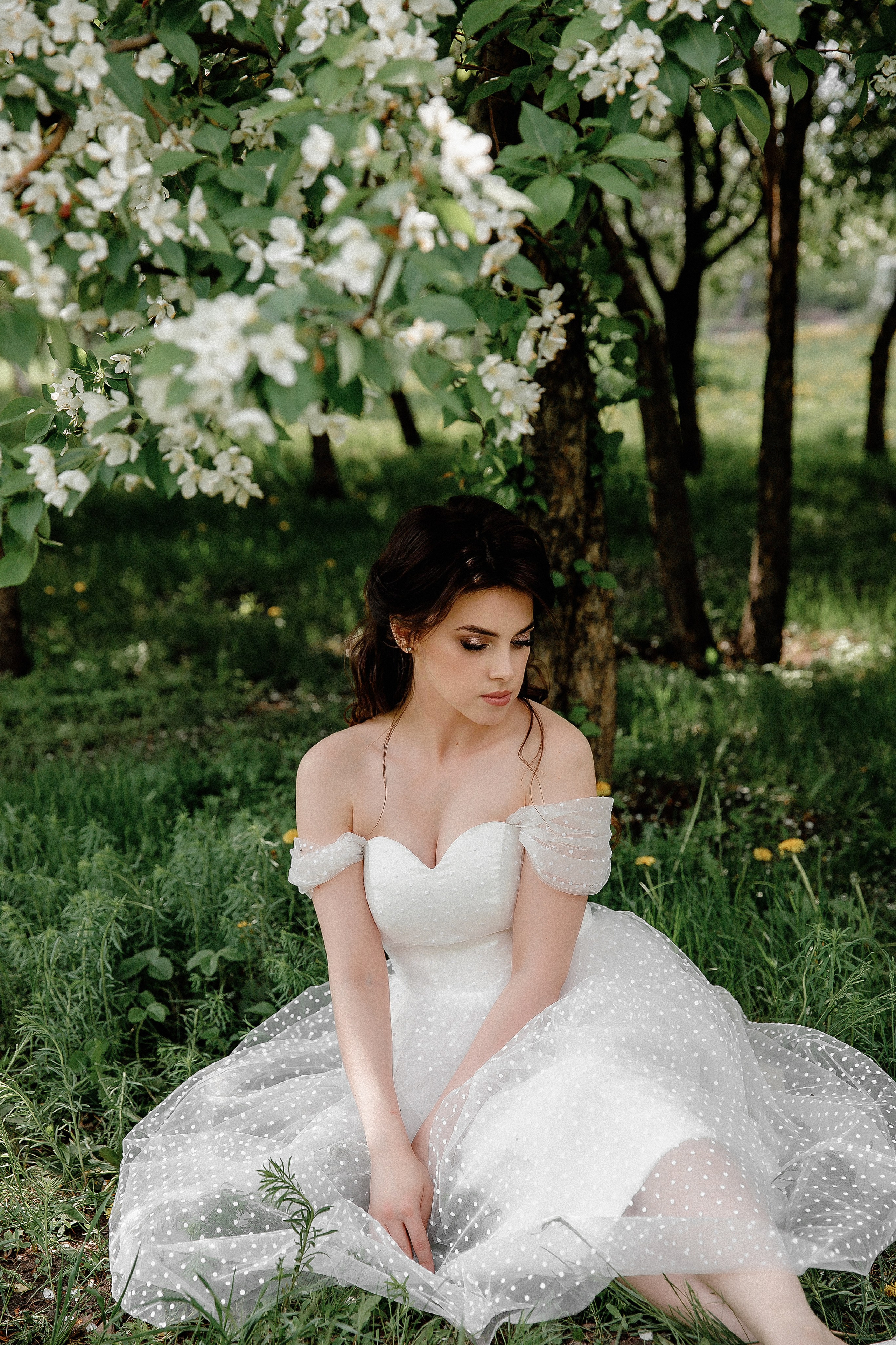 Фотосессия в яблонях. Свадебный фотограф в новокузнецке