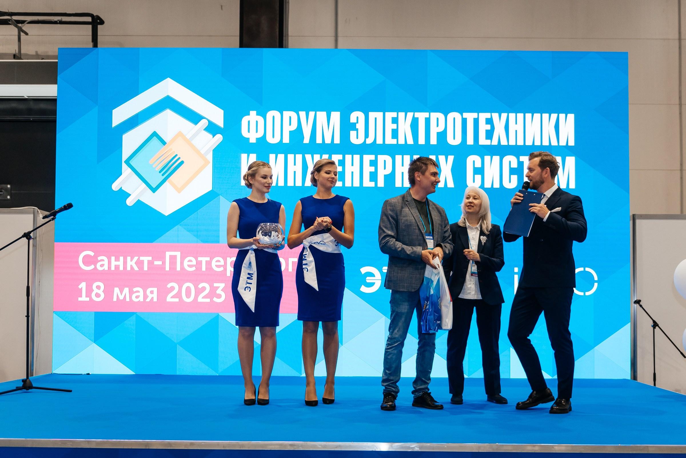 Репортажная съёмка на форуме ЭТМ. Свадебный фотограф в Санкт-Петербурге Венера Ахметова