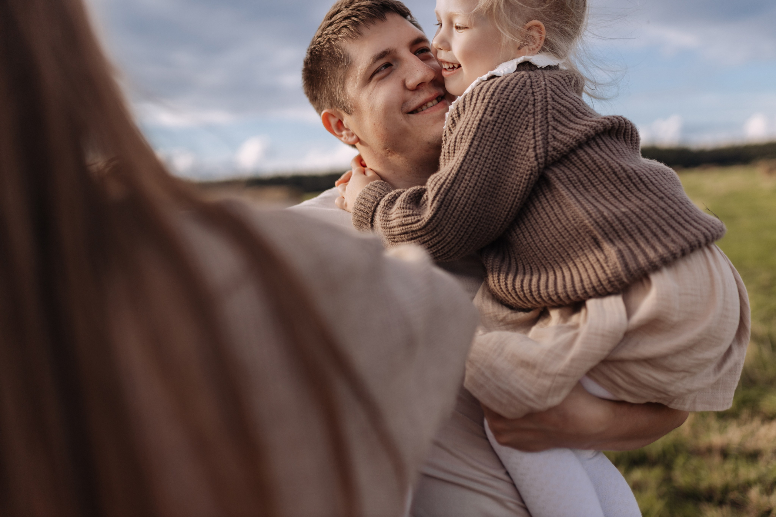 Вечерняя прогулка по полю. Семейный фотограф Альбина Крутелева, Екатеринбург, Ревда