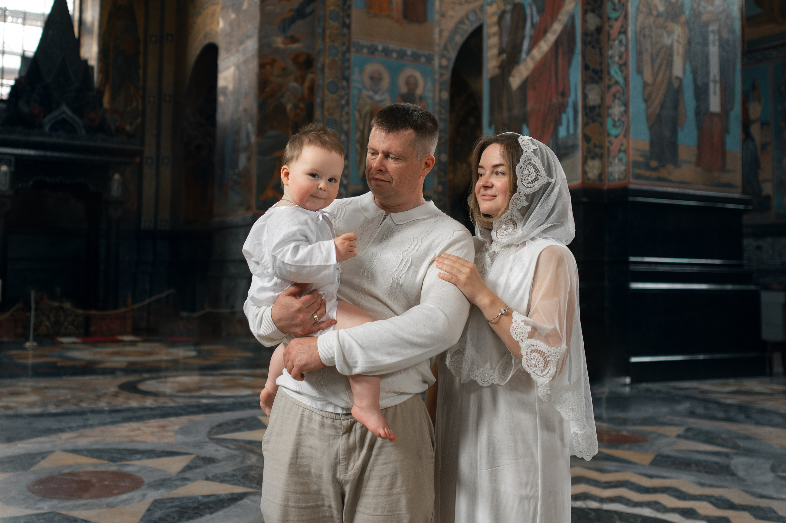 Таинство крещения в Спасе на Крови. Фотограф на крещение и венчание, семейный фотограф в Санкт-Петербурге