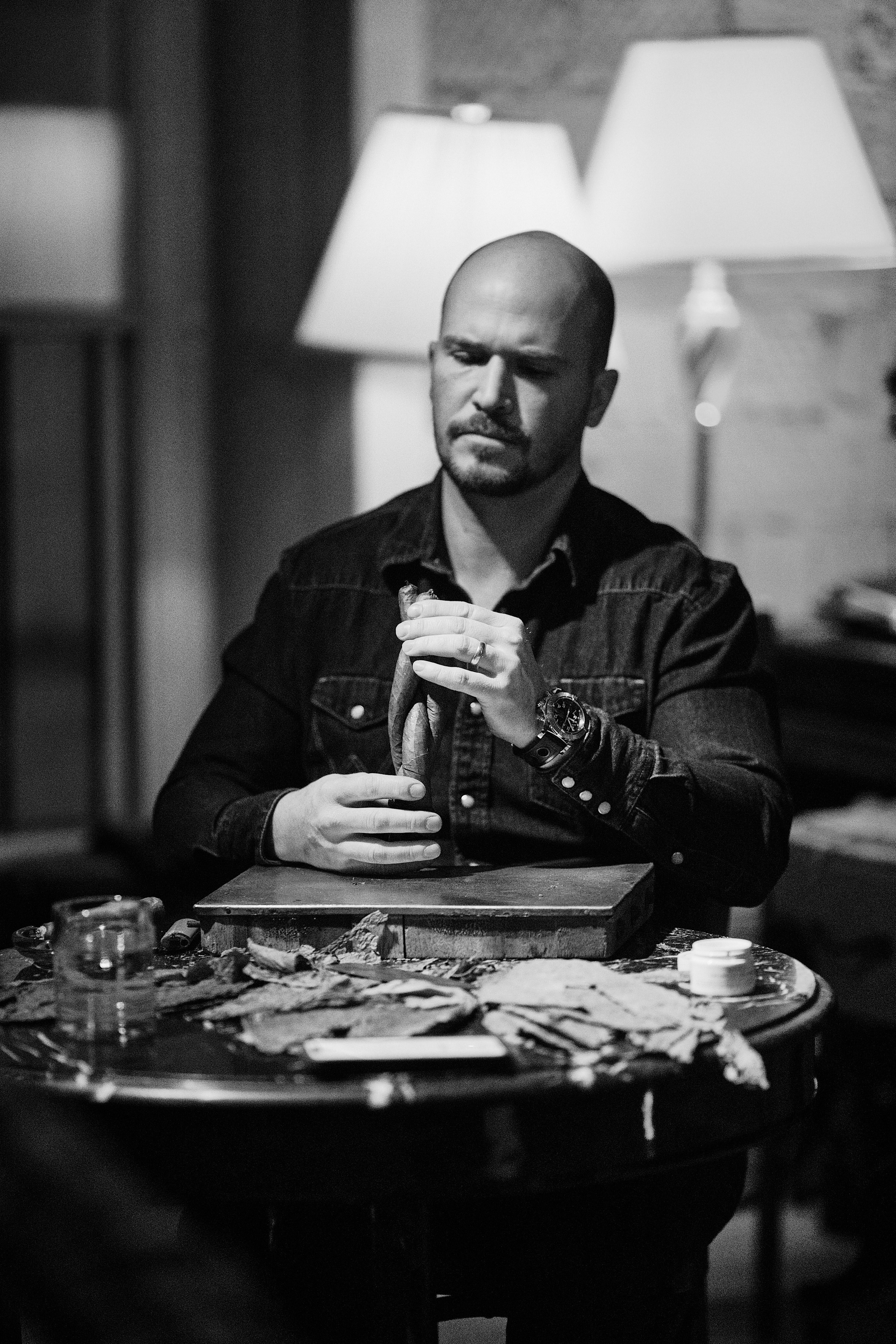 Сигарный клуб на Якиманке. Репортажный фотограф в Москве Константин Дерягин