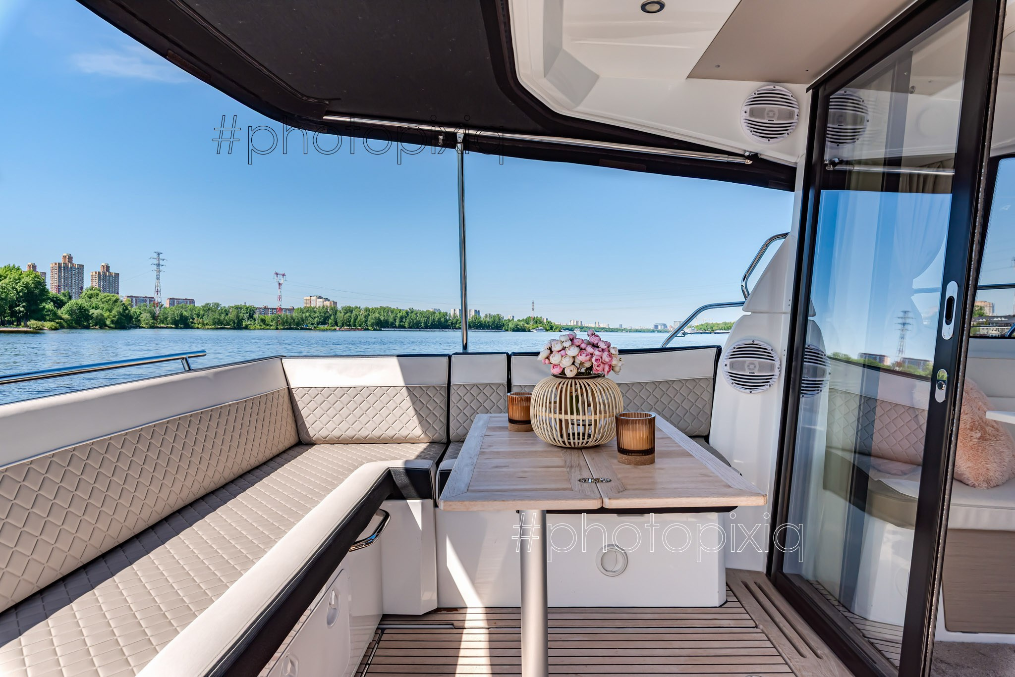 Фотосъёмка яхты Jeanneau NC 33 для брокера. Интерьерная съёмка и виртуальные туры — Интерьерный фотограф Кузнецов Сергей (photopixiq)