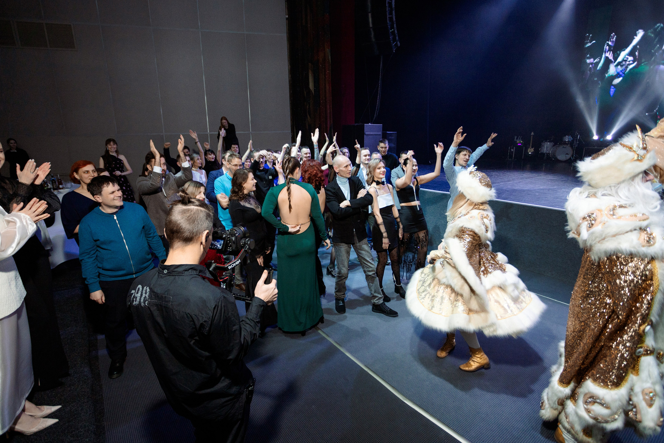 РЕПОРТАЖ: НОВЫЙ ГОД В ДК МЕТАЛЛУРГ. Профессиональный фотограф в Ижевске Леша Петров