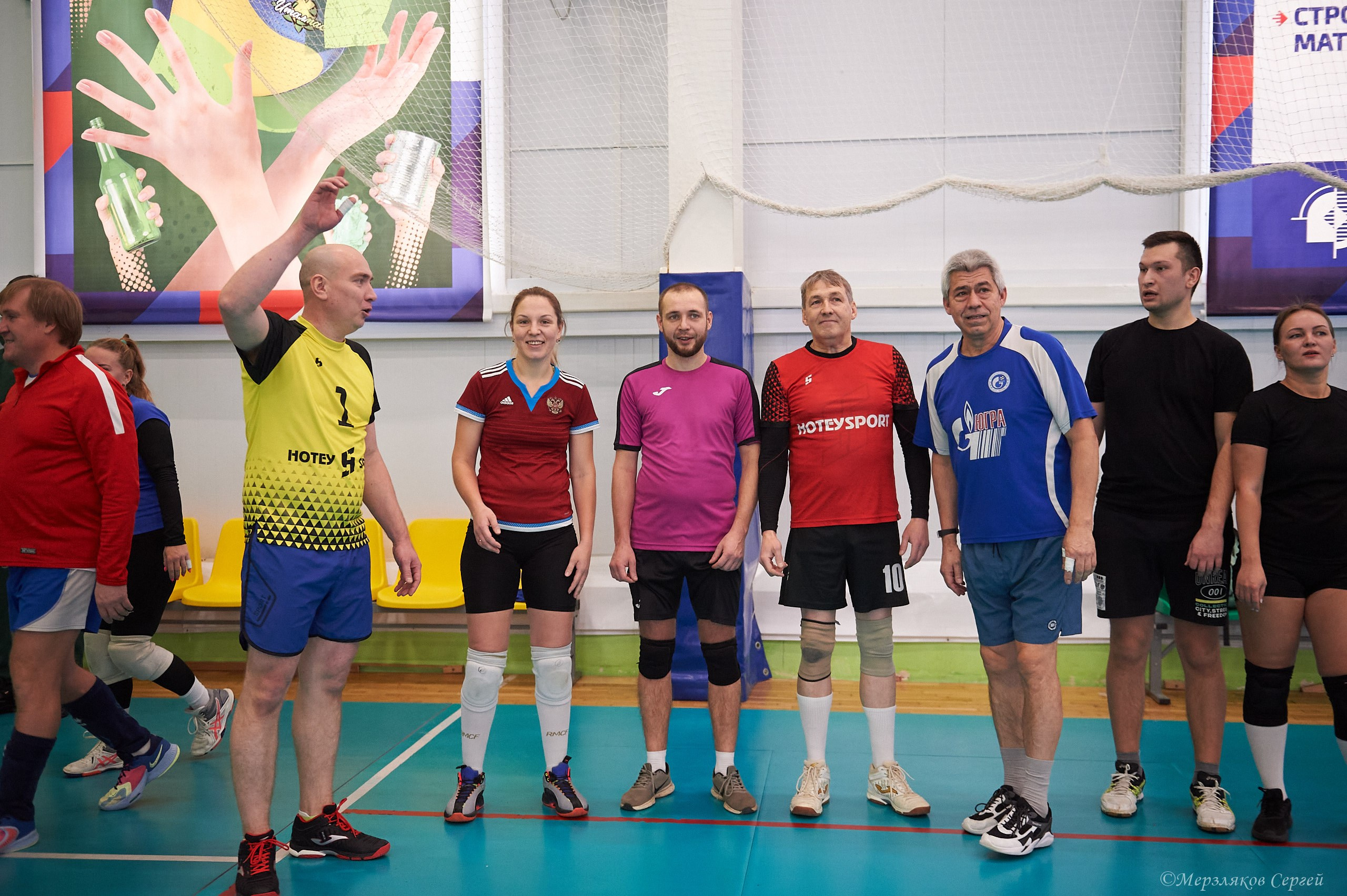 Новогодний волейбольный турнир. Ижевск. 16.12.23. Спортивный репортажный фотограф в Ижевске Сергей Мерзляков