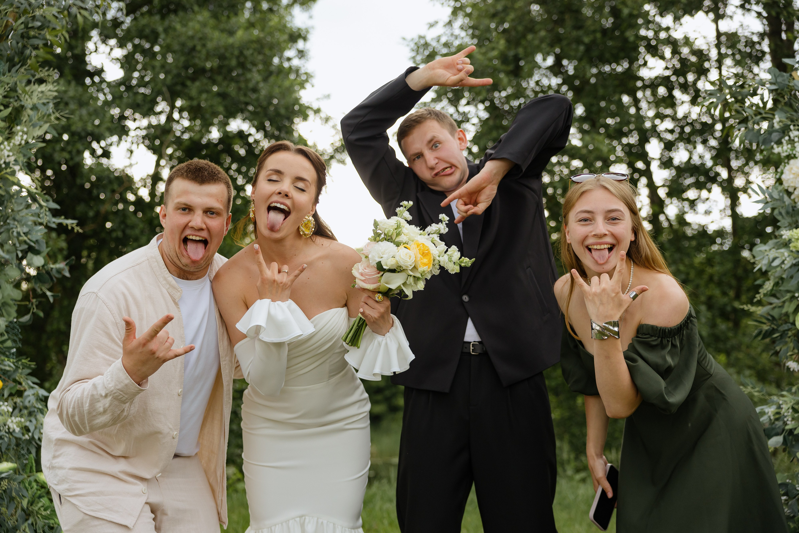 Июньская свадьба на берегу реки. Фотограф Сергей Ртищев в Москве и РФ