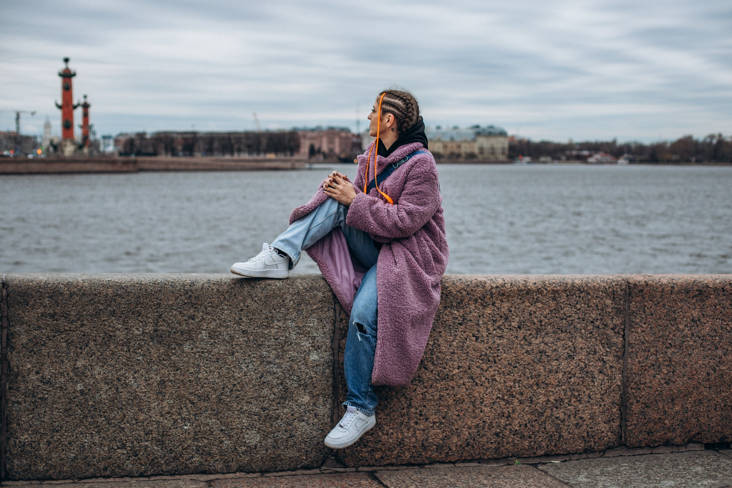 Лиза в апреле. Фотопрогулка в Петербурге. Индивидуальный и семейный фотограф в Санкт-Петербурге