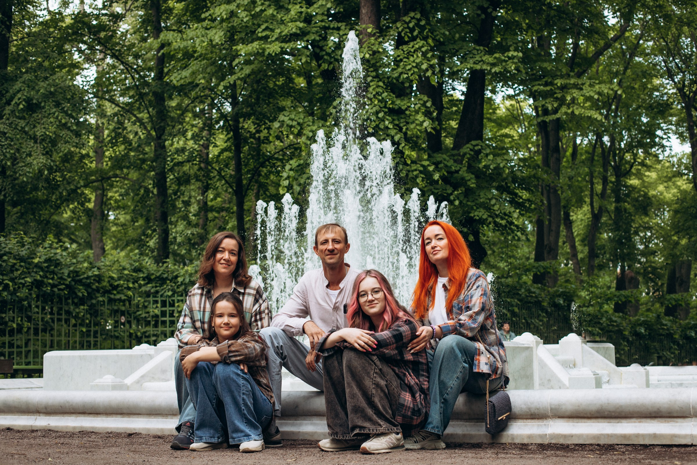 Елена с семьей в июне. Фотопрогулка в Петербурге. Индивидуальный и семейный фотограф в Санкт-Петербурге