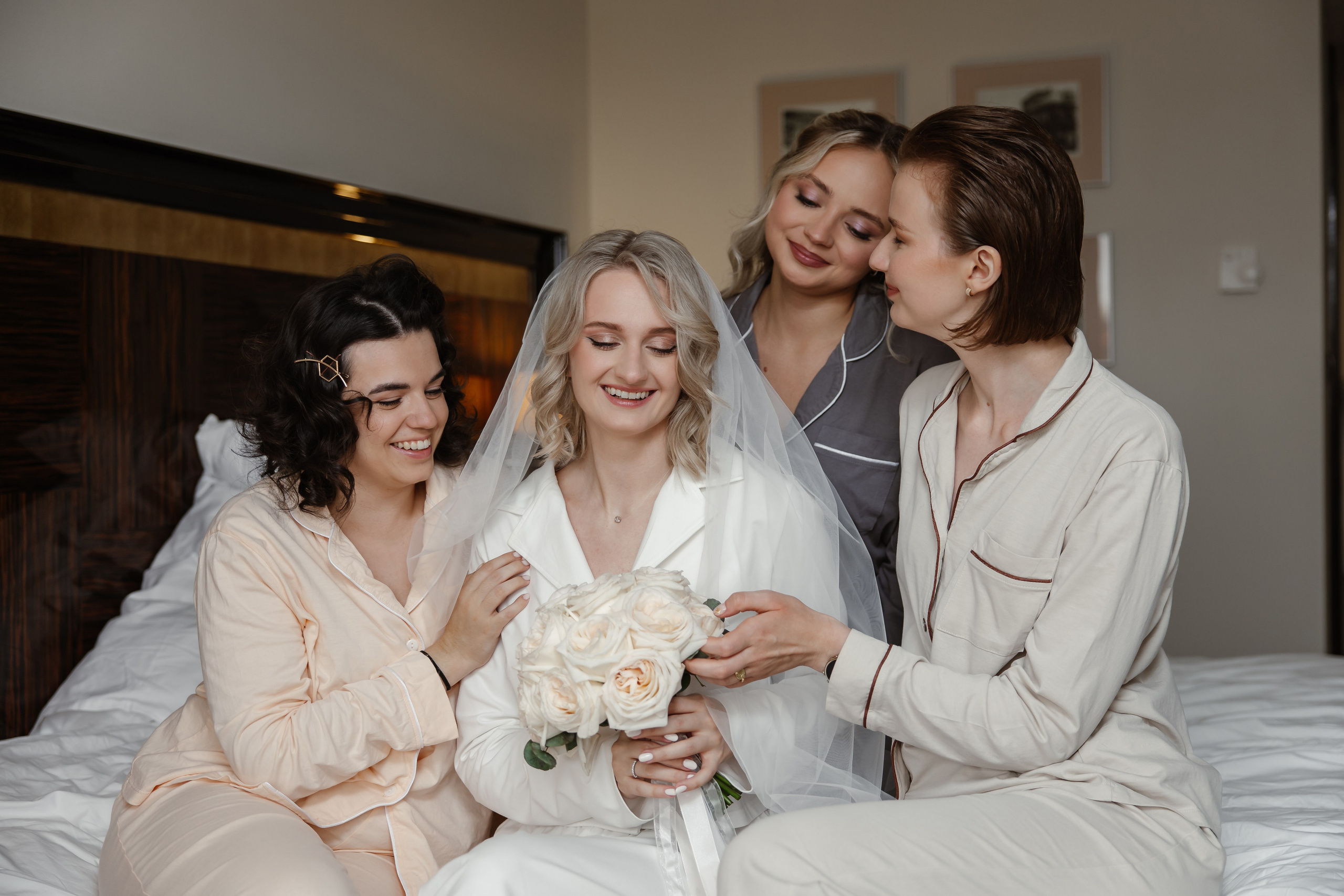 Свадебная прическа на короткие волосы с фатой: 7 идей и главные правила 2026. Фотограф, видеограф на свадьбу в Москве Никита Назаров