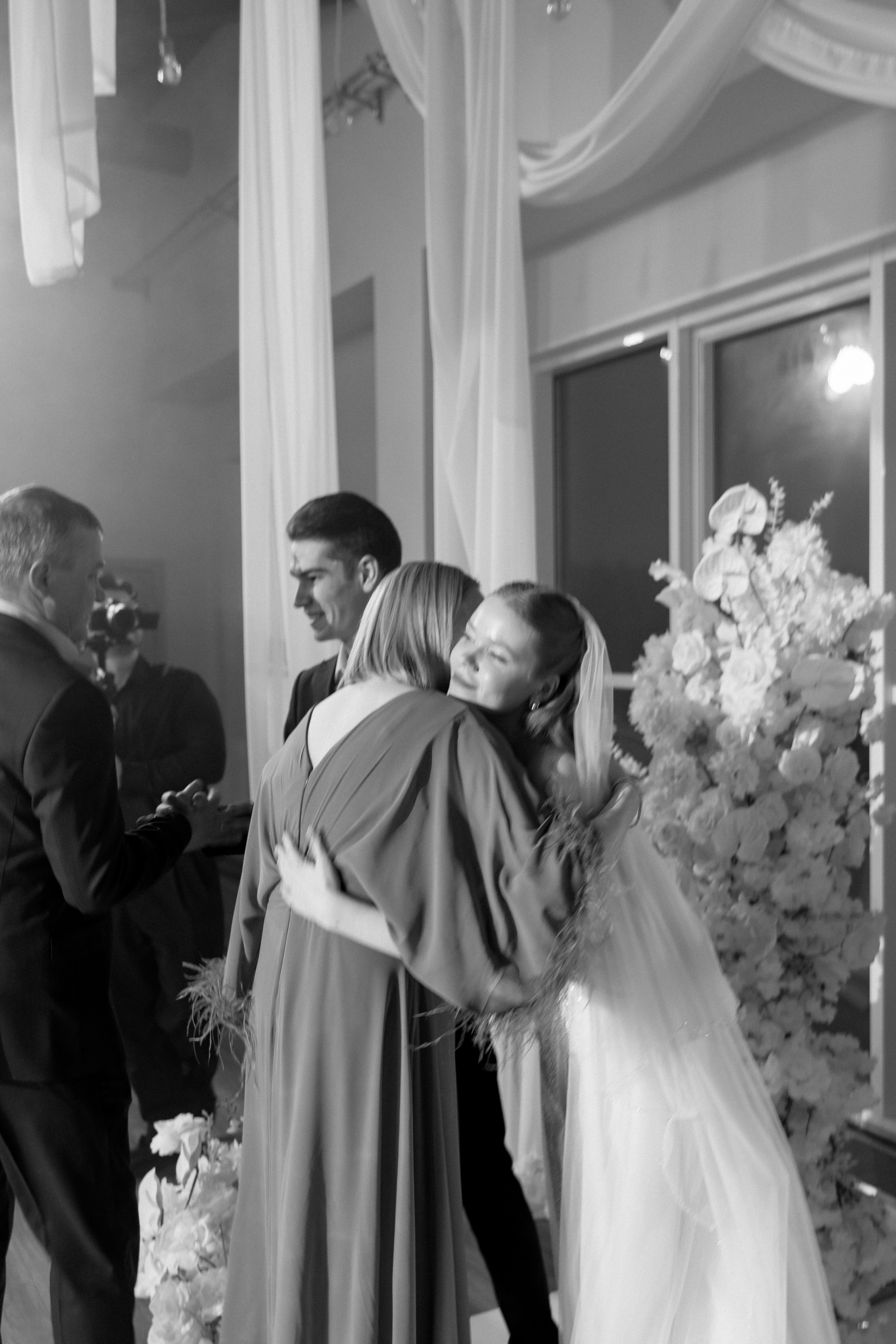 СВАДЕБНАЯ СЬЕМКА СБОРОВ В ОТЕЛЕ И ВЫЕЗД НА ЦЕРЕМОНИЮ (СНЯТО В СИБИРЕ В НИЖНЕВАРТОВСКЕ). Профессиональный фотограф, Санкт-Петербург — Виктория Богомолова