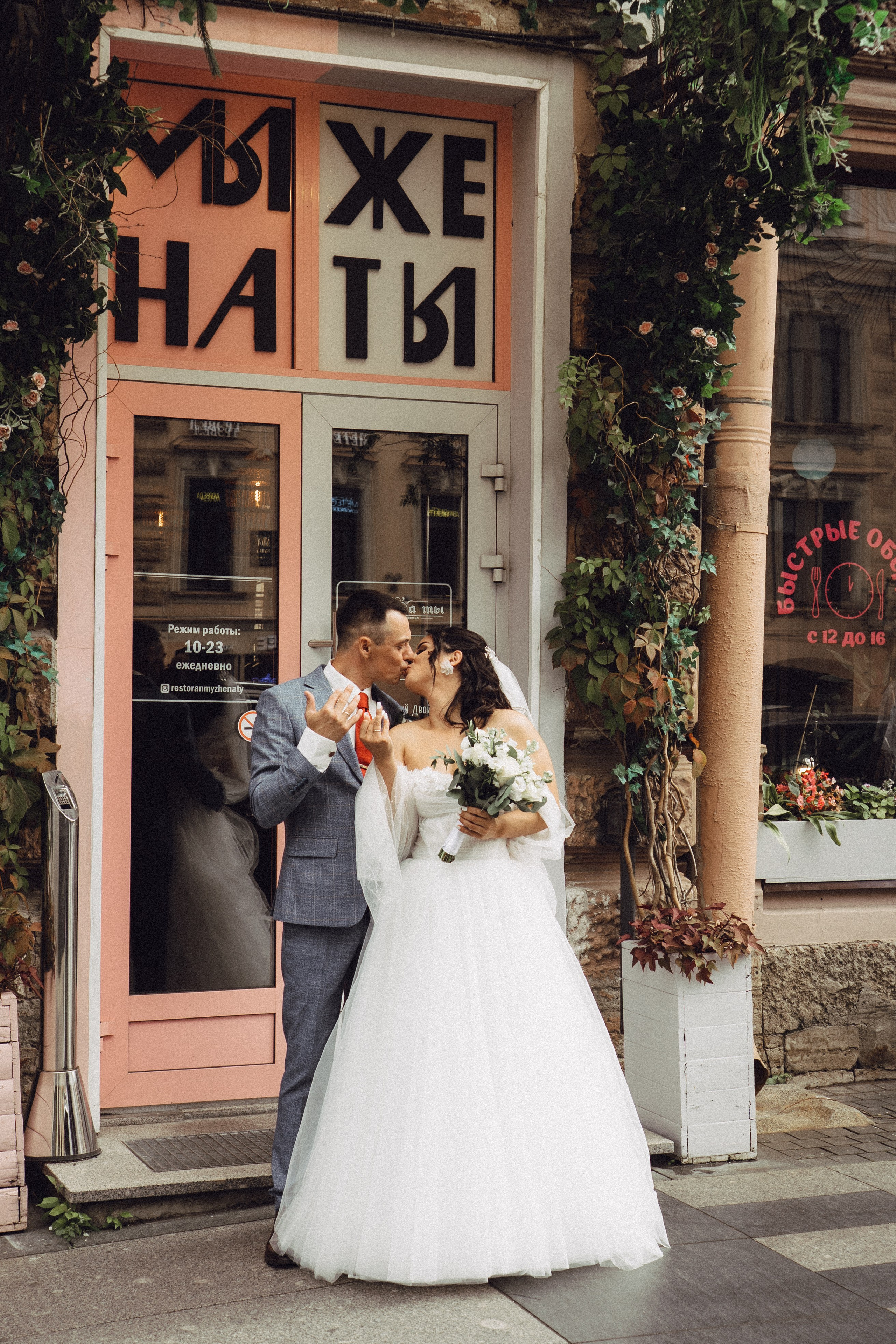 СВАДЕБНАЯ ПРОГУЛКА РЕСТОРАН МЫ ЖЕ НА ТЫ И ФОТОСЕССИИЯ С АВТОМОБИЛЕМ. Профессиональный фотограф, Санкт-Петербург — Виктория Богомолова