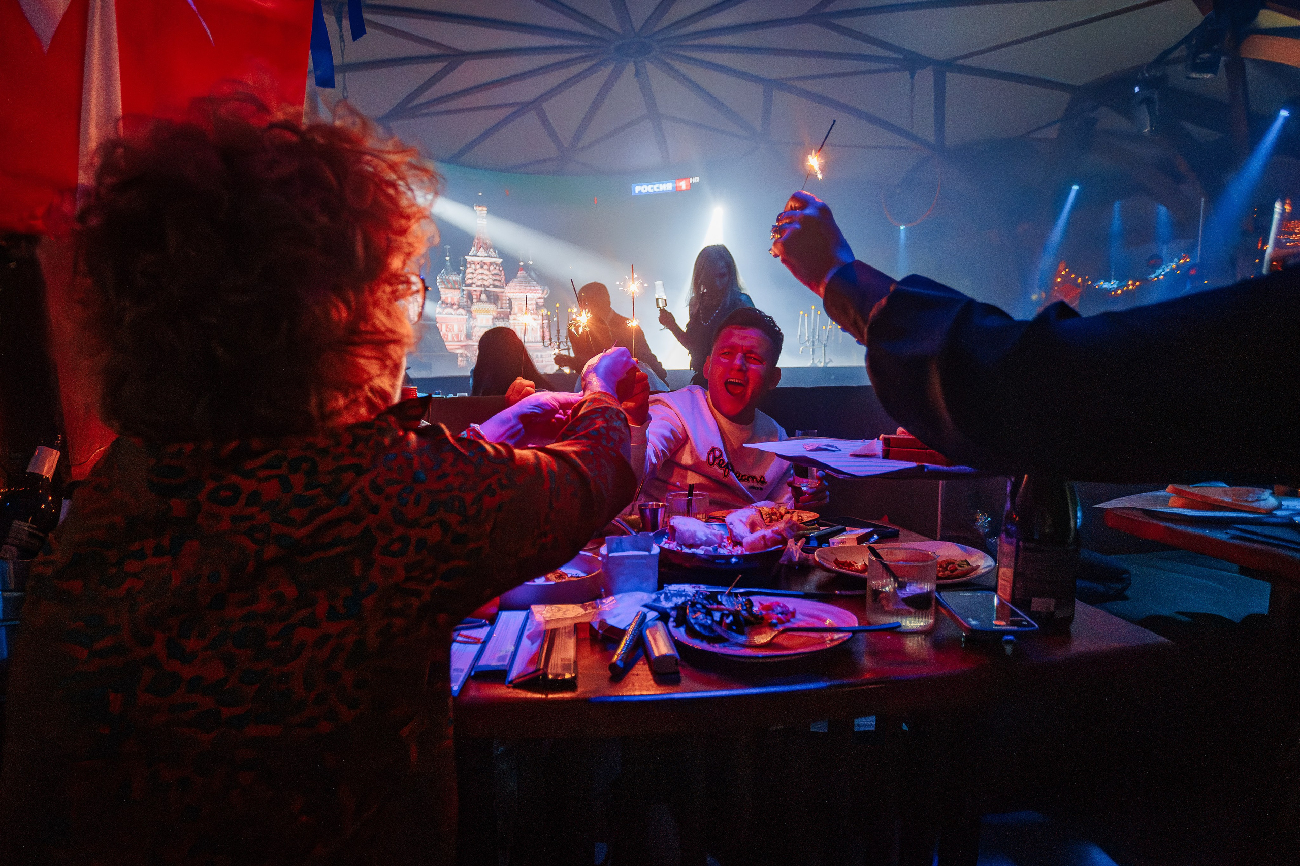 Новогодняя шоу-программа «MAGIC TIME» в PTIZZA BAR_Ялта_31.12.2025. Аминов Руслан | Фотограф