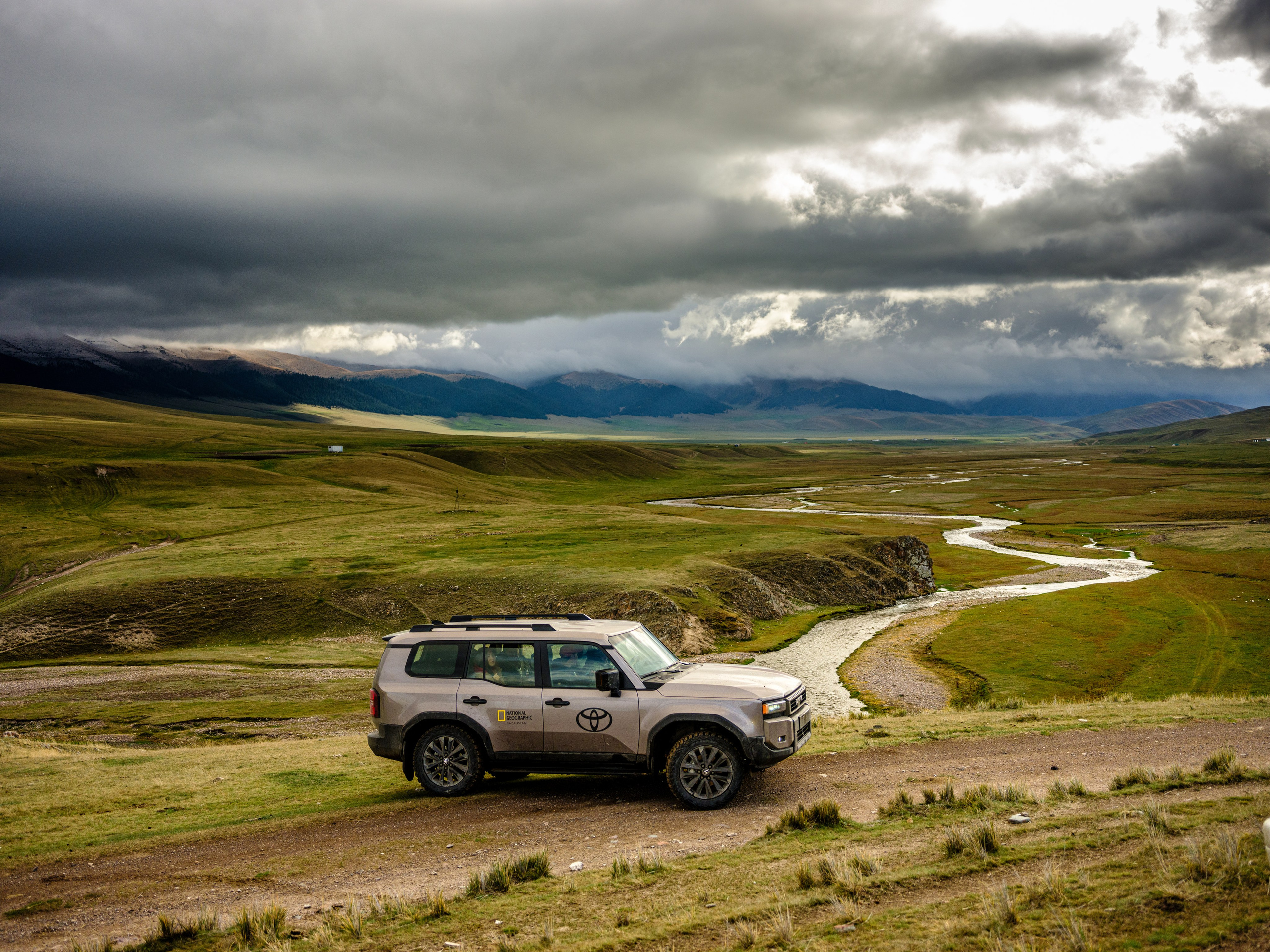 NatGeo Qaz x Toyota: осень в Алма-атинской области 2024. Свадебный и Студийный фотограф из Казахстана Артем Орлянский