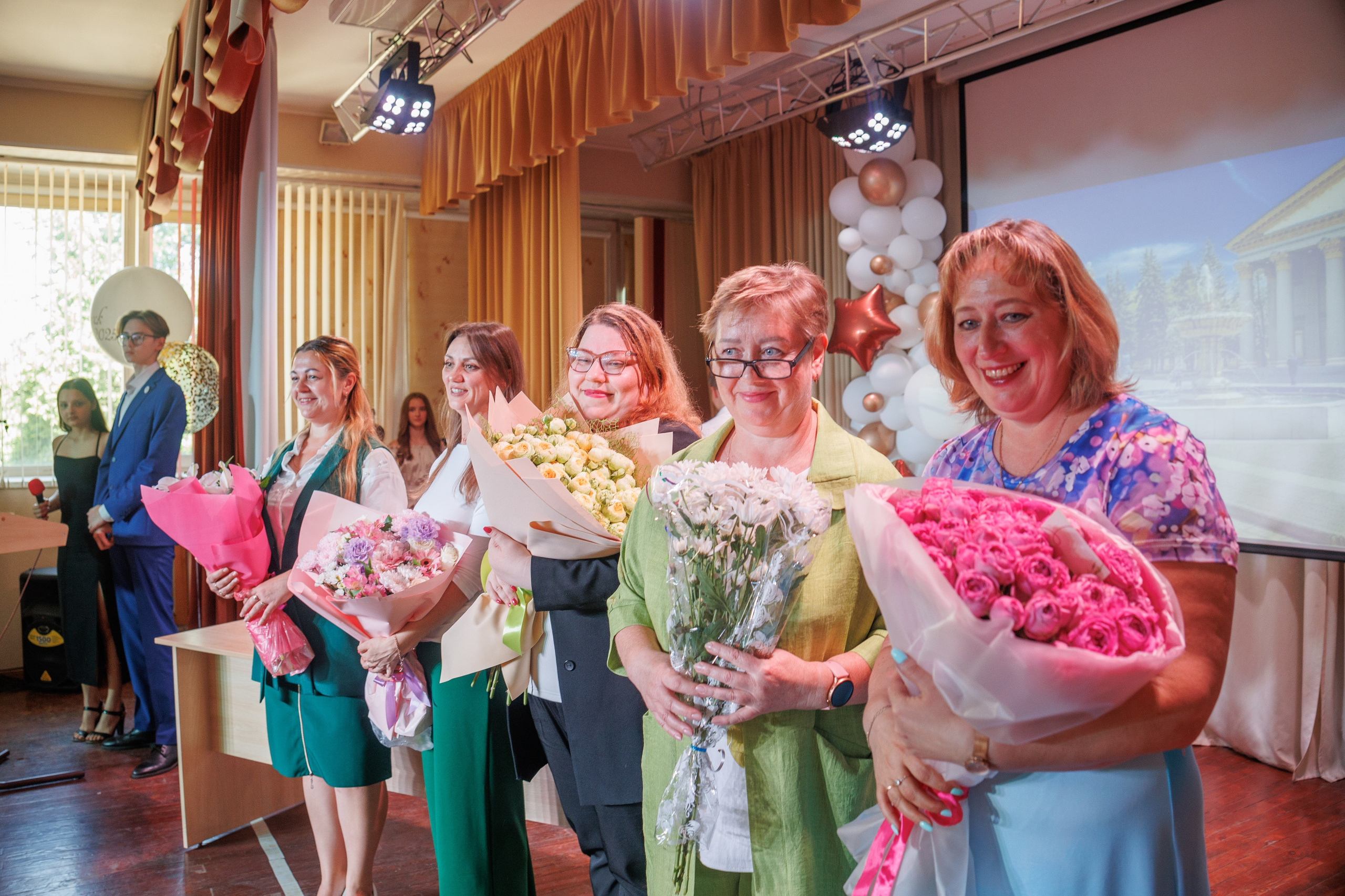 Вручение аттестатов. Свадебный и семейный фотограф в Новосибирске Ирина Дорошкова