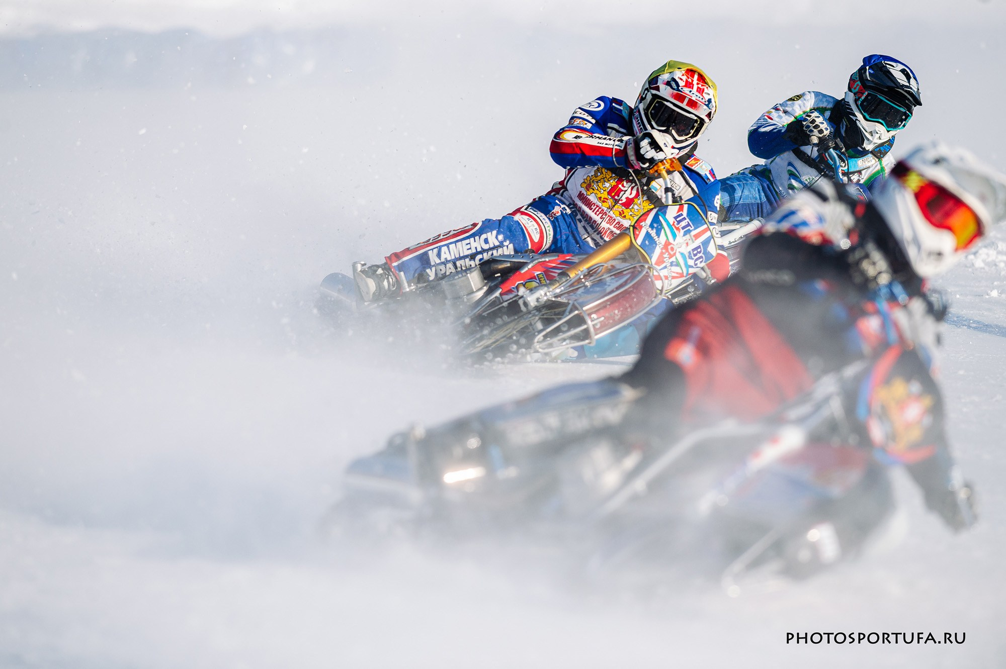 Мотогонку на льду. Спортивный фотограф в Уфе Евгений Буров