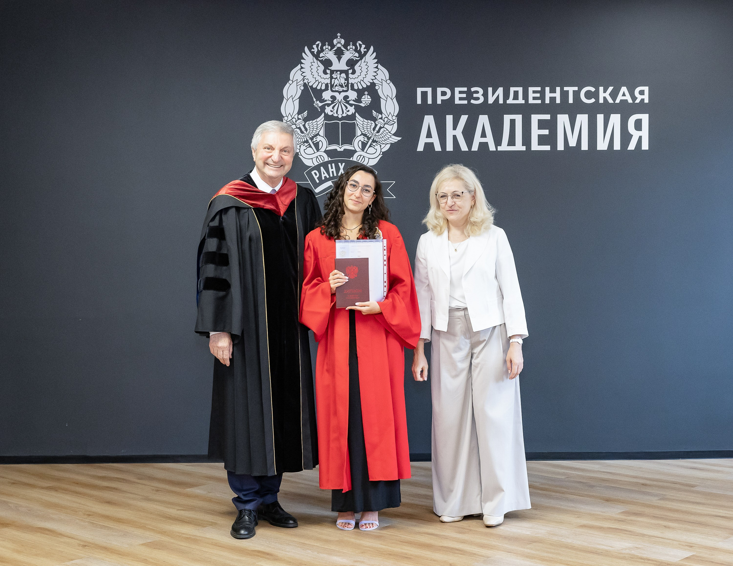 Вручение дипломов об окончании обучения в Президентской академии РАНХиГС. Фотограф Владимир Охрименко