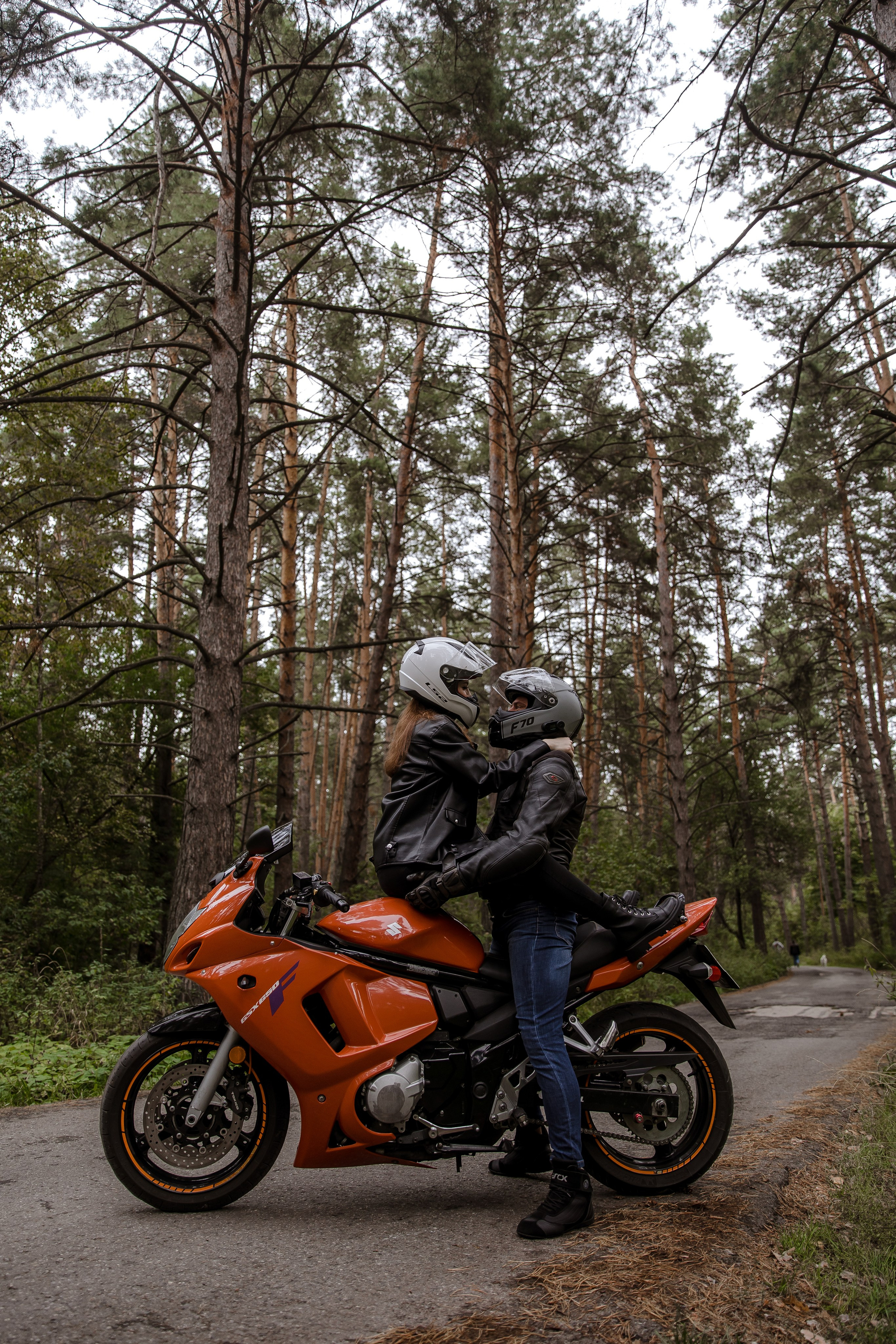 Фотосессия лавстори с мотоциклом на природе. Свадебный и семейный фотограф в Самаре и Тольятти | Елена Топанцева
