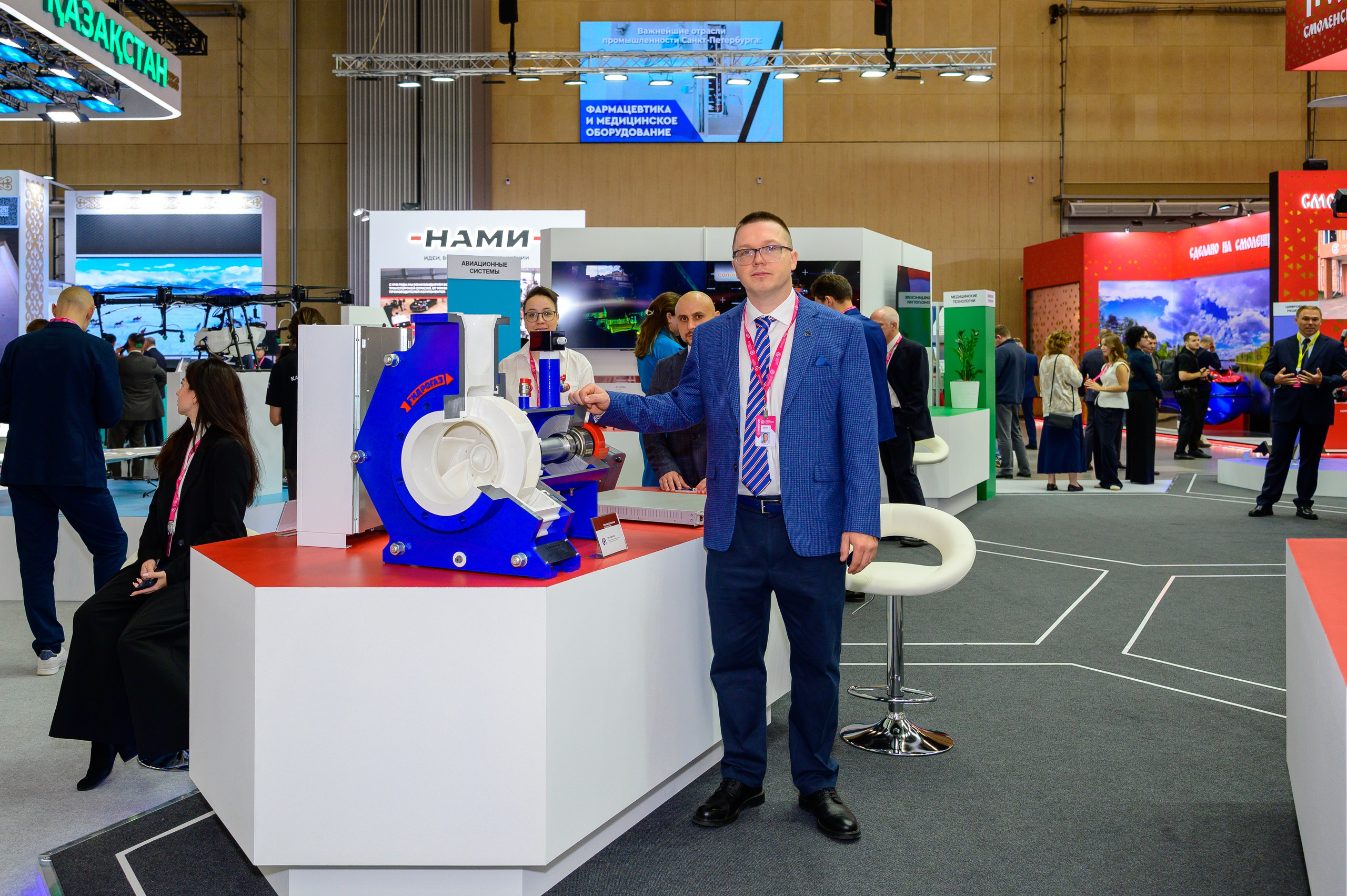 «ИННОПРОМ. Беларусь» — это международная промышленная выставка, объединяющая представителей различных отраслей промышленности, инновационных компаний, инвесторов и государственных структур. Это уникальная платформа для обмена опытом, внедрения новых идей и технологий, что способствует повышению актуальности отрасли и развитию сотрудничества между странами.#БольшаяпромышленнаянеделявМинске @belexpo_by@ph.andrey_puhach #bigindustrialweek #bigindustrialwee