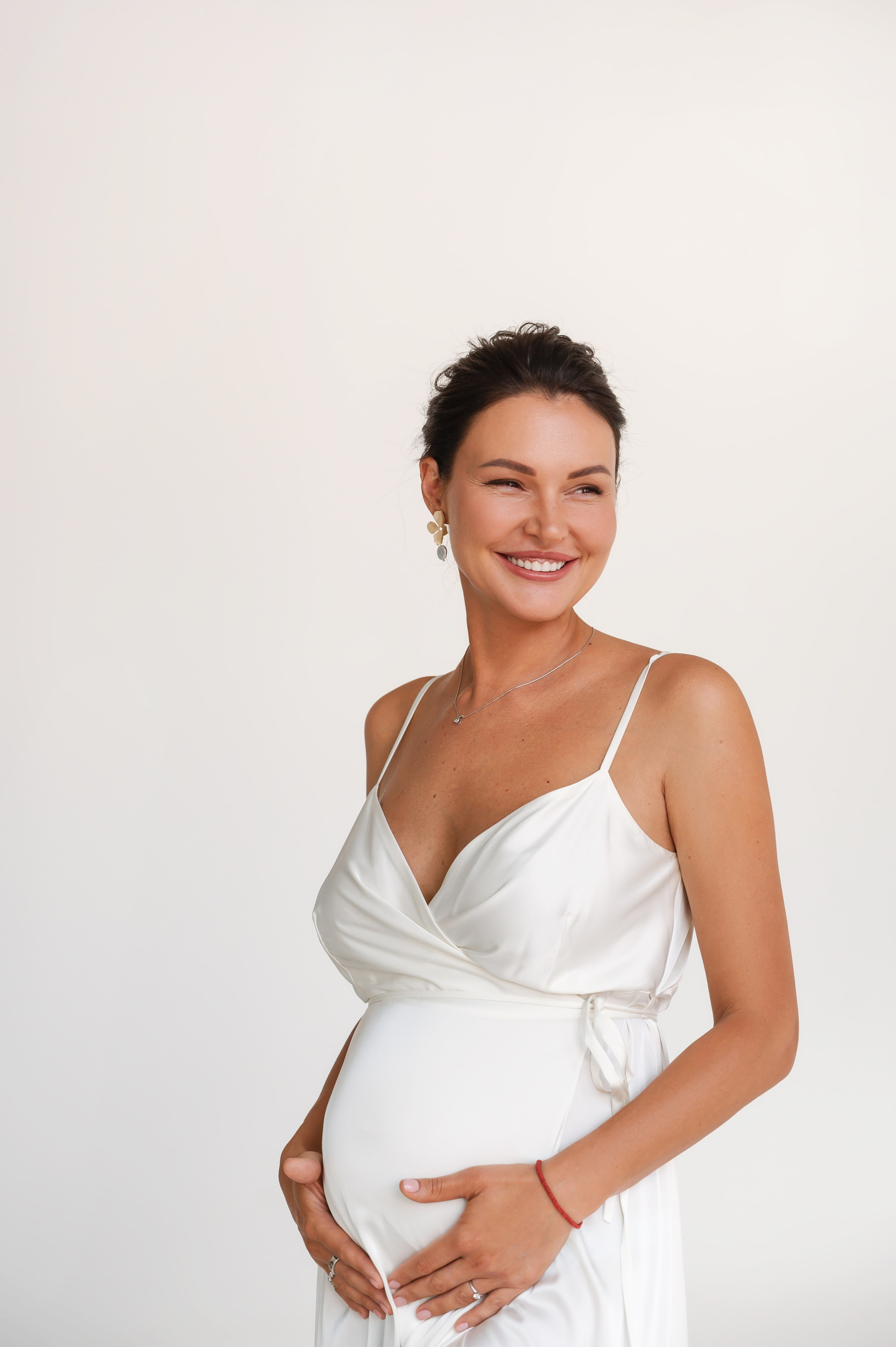 Профессиональный семейный и беременный фотограф в Санкт-Петербурге — Маргарита Иванова. Индивидуальные фотосессии под ключ: от образа до гот. Профессиональный фотограф беременности в СПБ. Стильные фотосессии беременности в стиле минимализм и классическая фотография