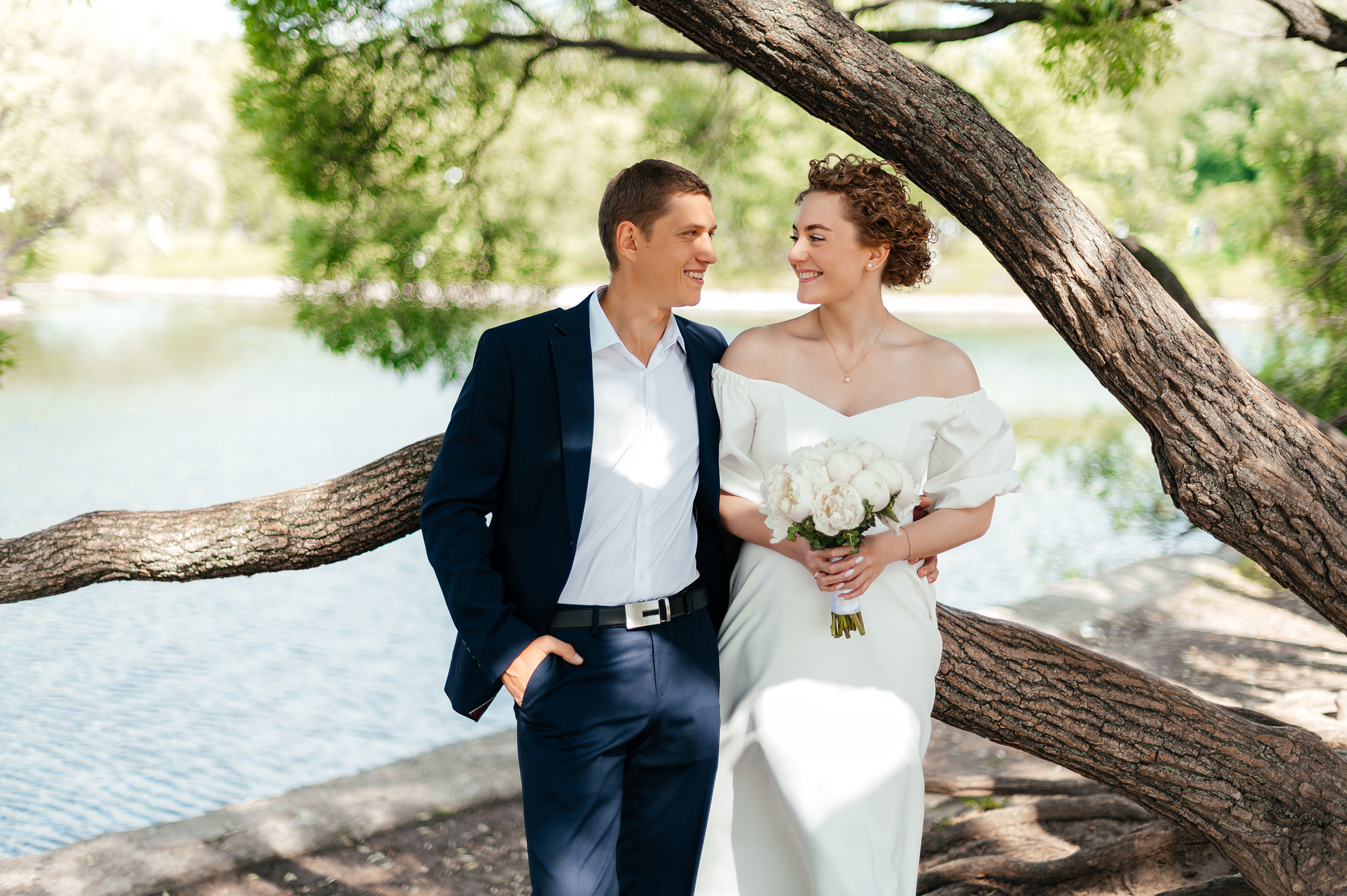 Позитивная свадебная летняя фотосессия в Москве.