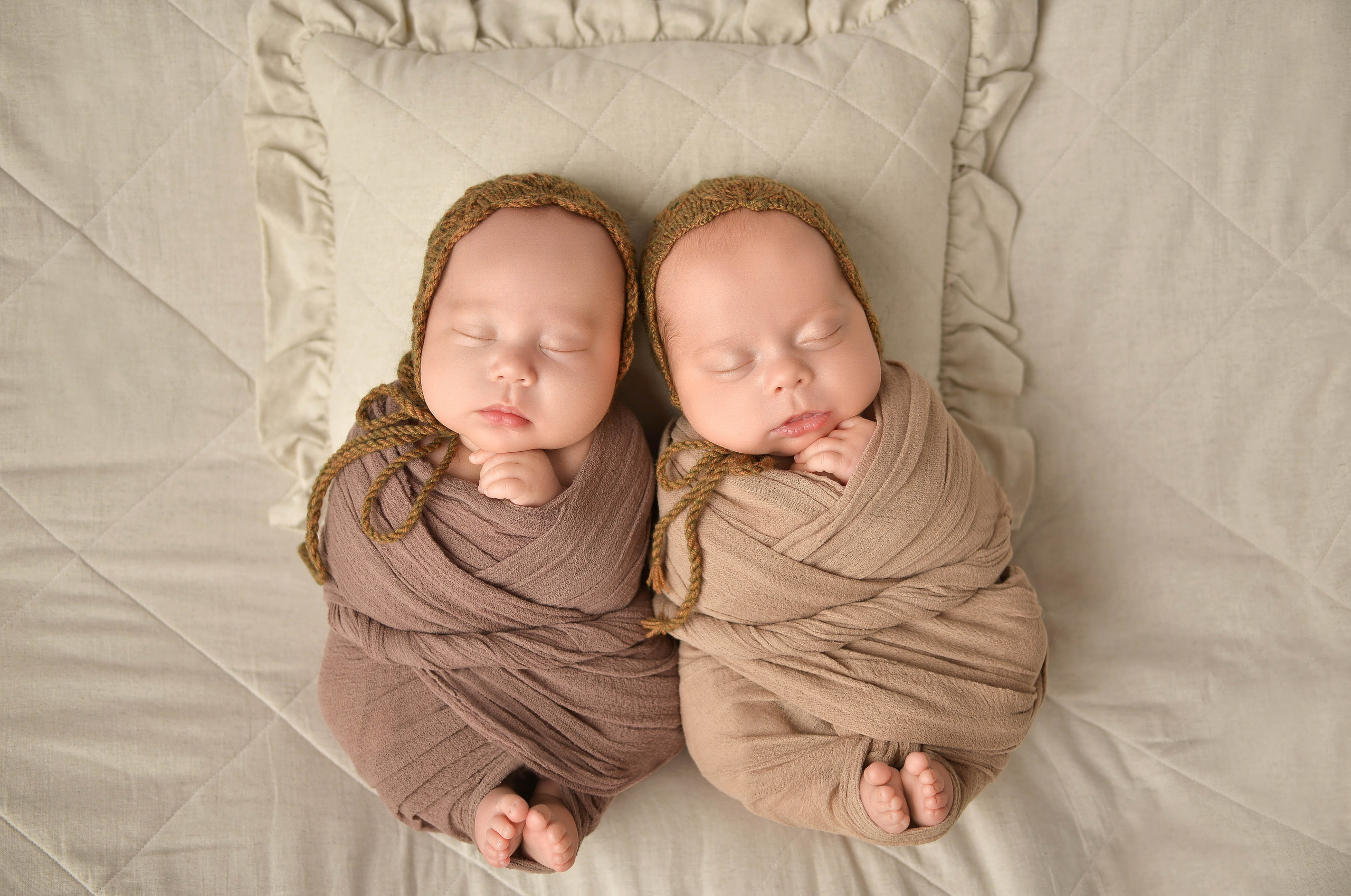 Двойняшки — близнецы. Фотограф новорожденных Краснодар Малышенко Надежда