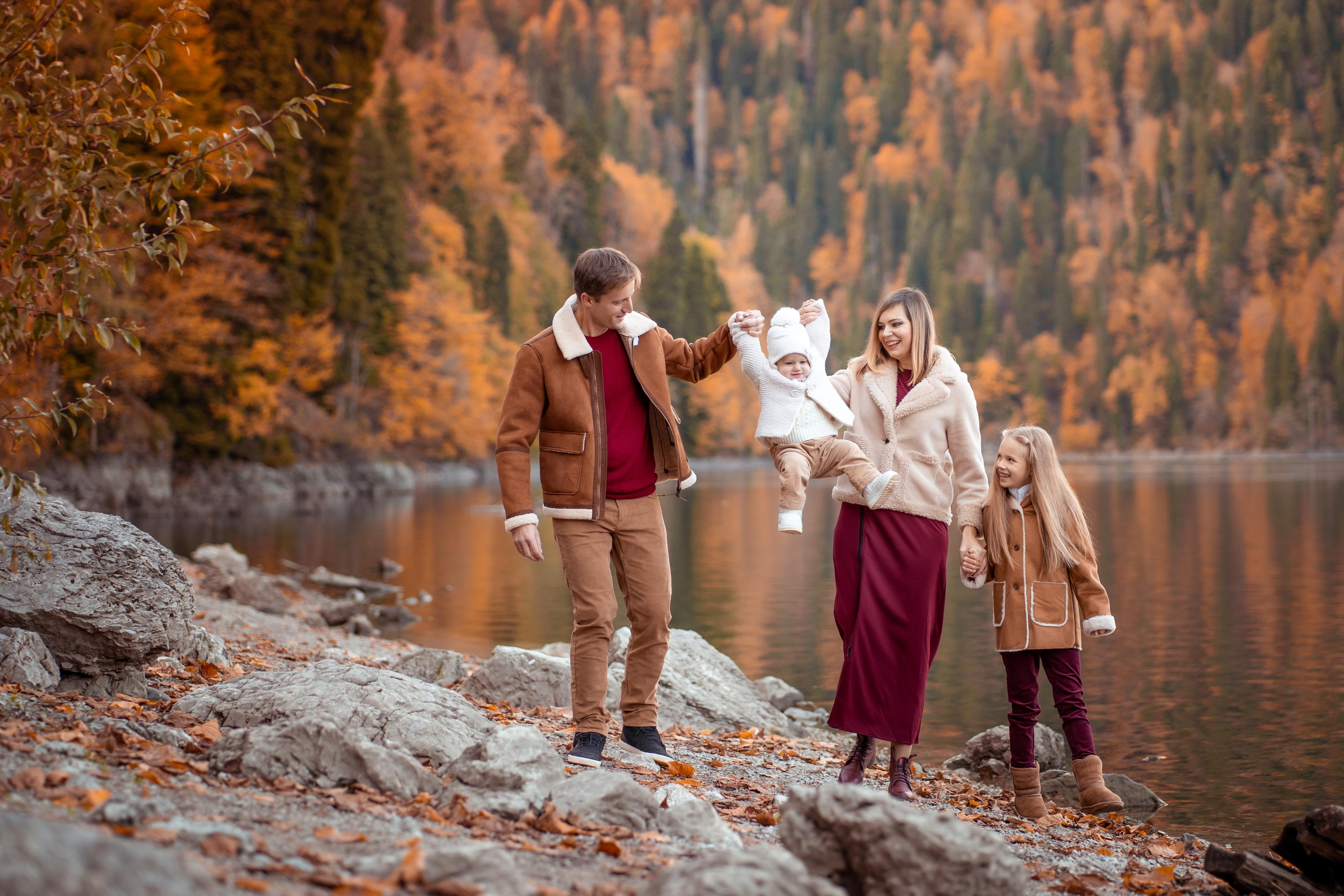 Семейная фотосессий на природе в Краснодаре.  Фотограф Денис Матвеев