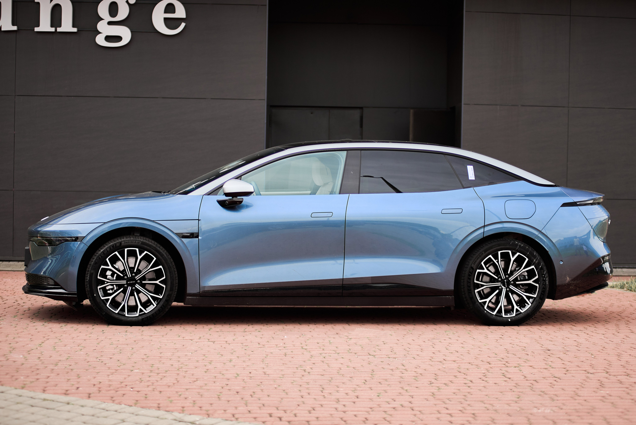 Zeekr 007. Автомобильный и интерьерный фотограф в Минске Александр Тагаев