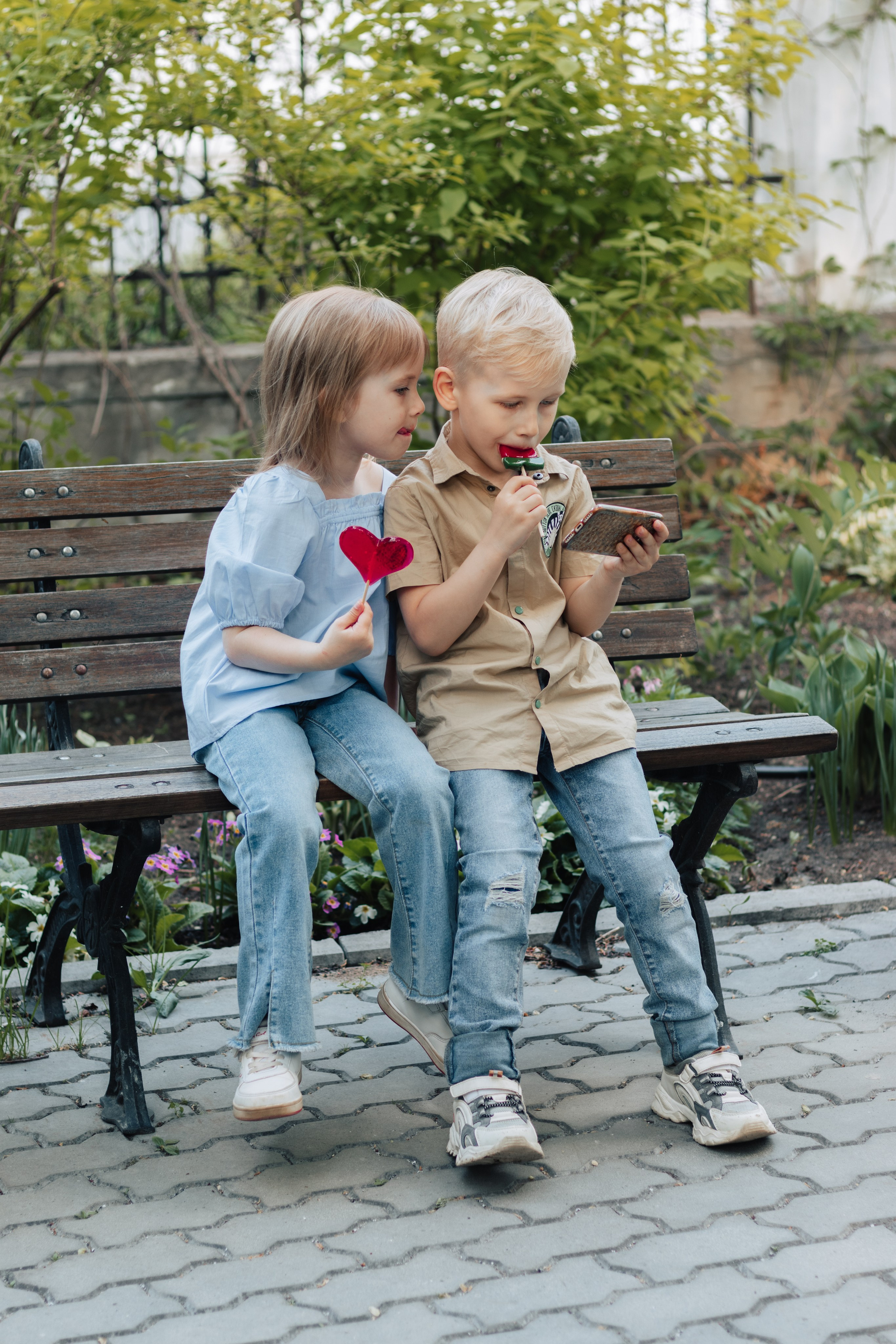 Прогулка с мамой по городу