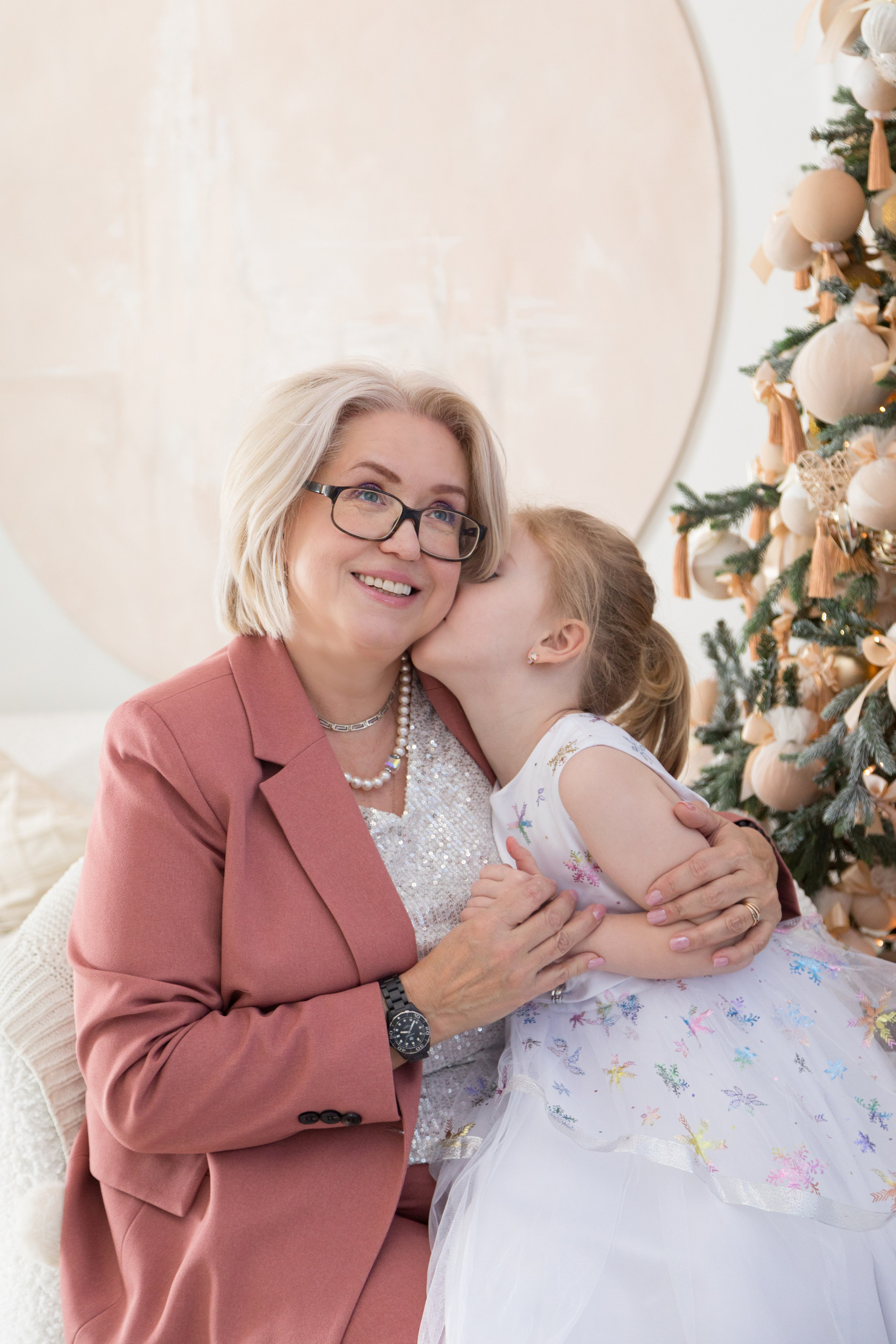 Семейная новогодняя съёмка в фотостудии Daily. Детский и контент фотограф Надя Волкова Санкт-Петербург