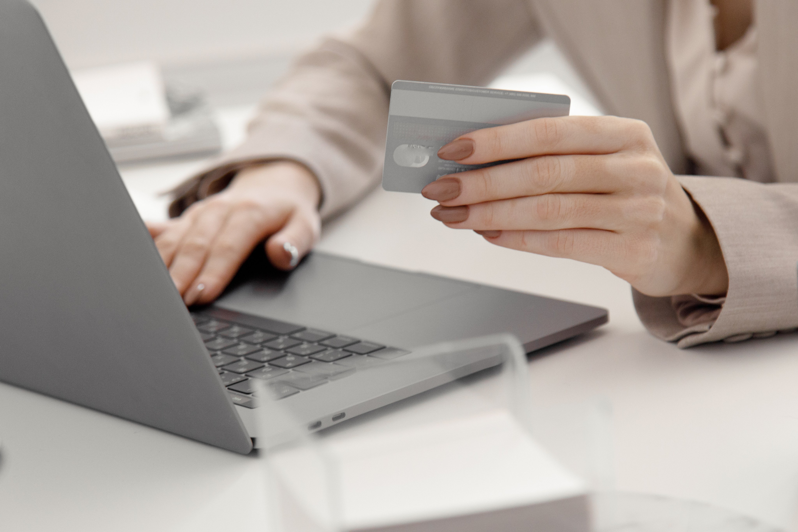 Бизнес съемка для разделов сайта бренда Lichi. Фотограф в Санкт-Петербурге и Москве