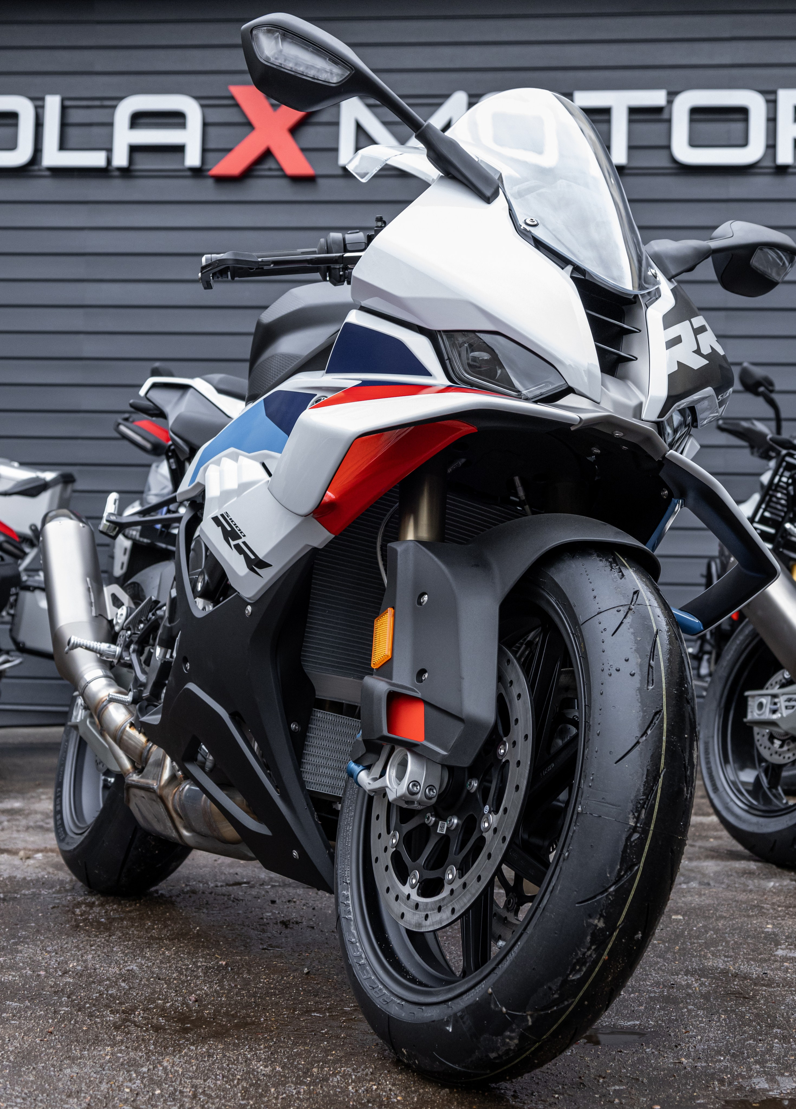 Фотосессия с мотоциклами и автомобилями. Предметный фотограф в Москве и Московской области