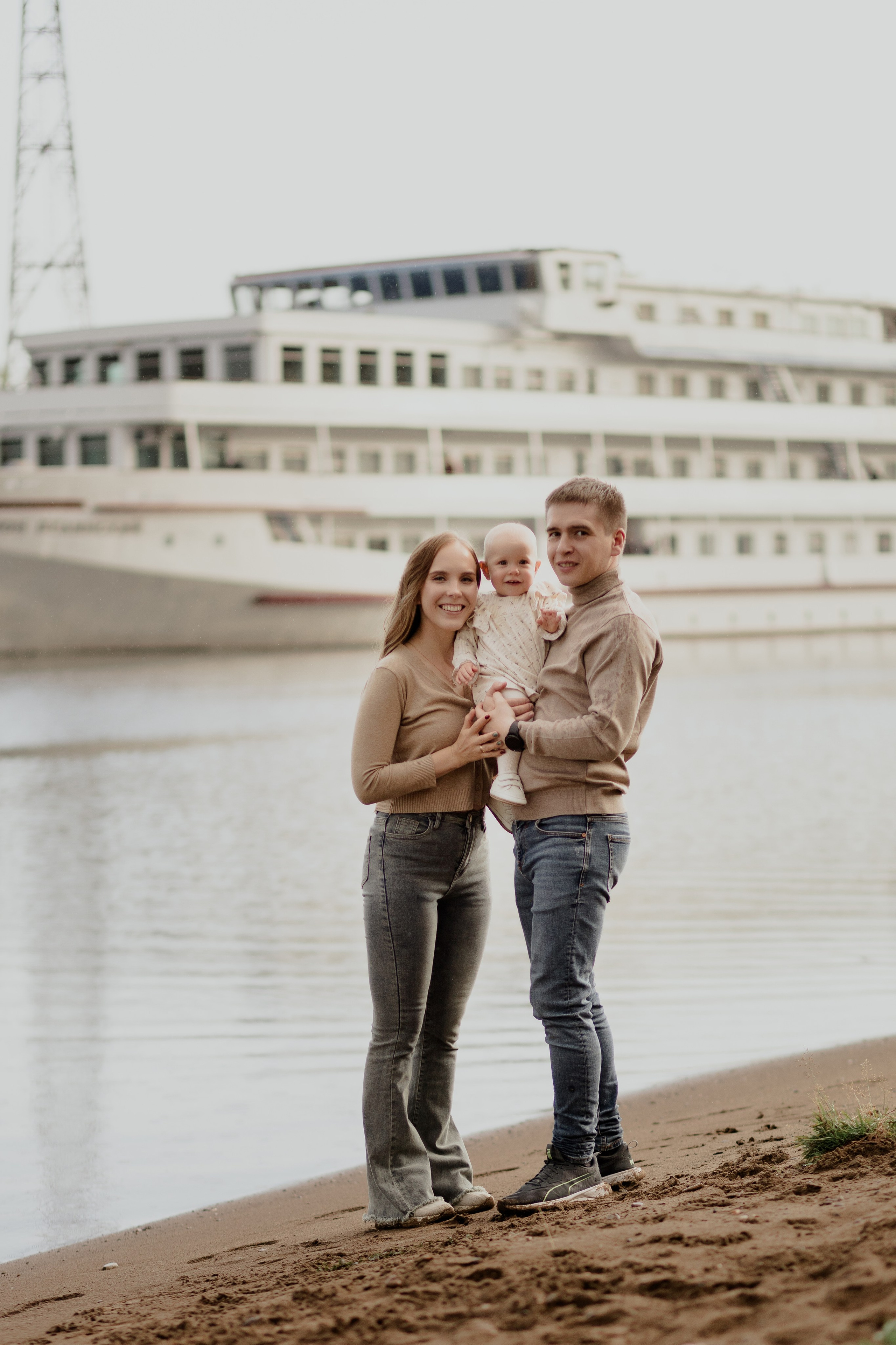 Ольга, Виталий и Мирослава. Свадебный фотограф Чайковский