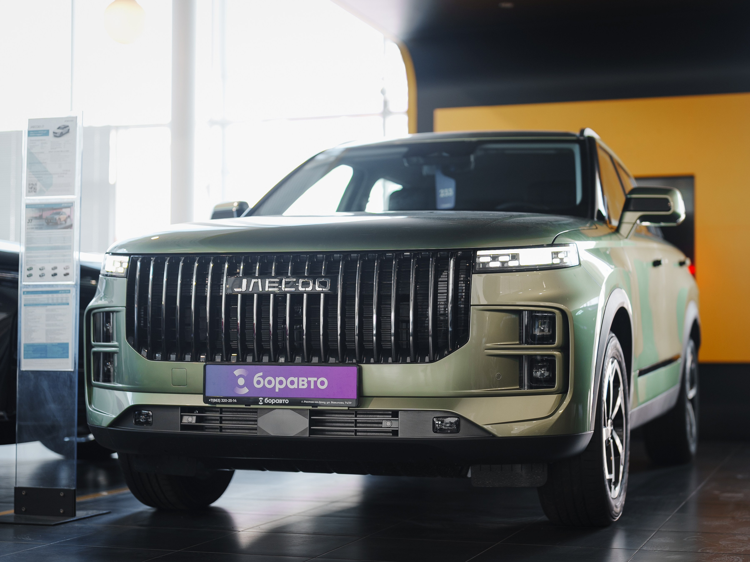 Автосалон «Боравто». Фотограф Олег Сотник